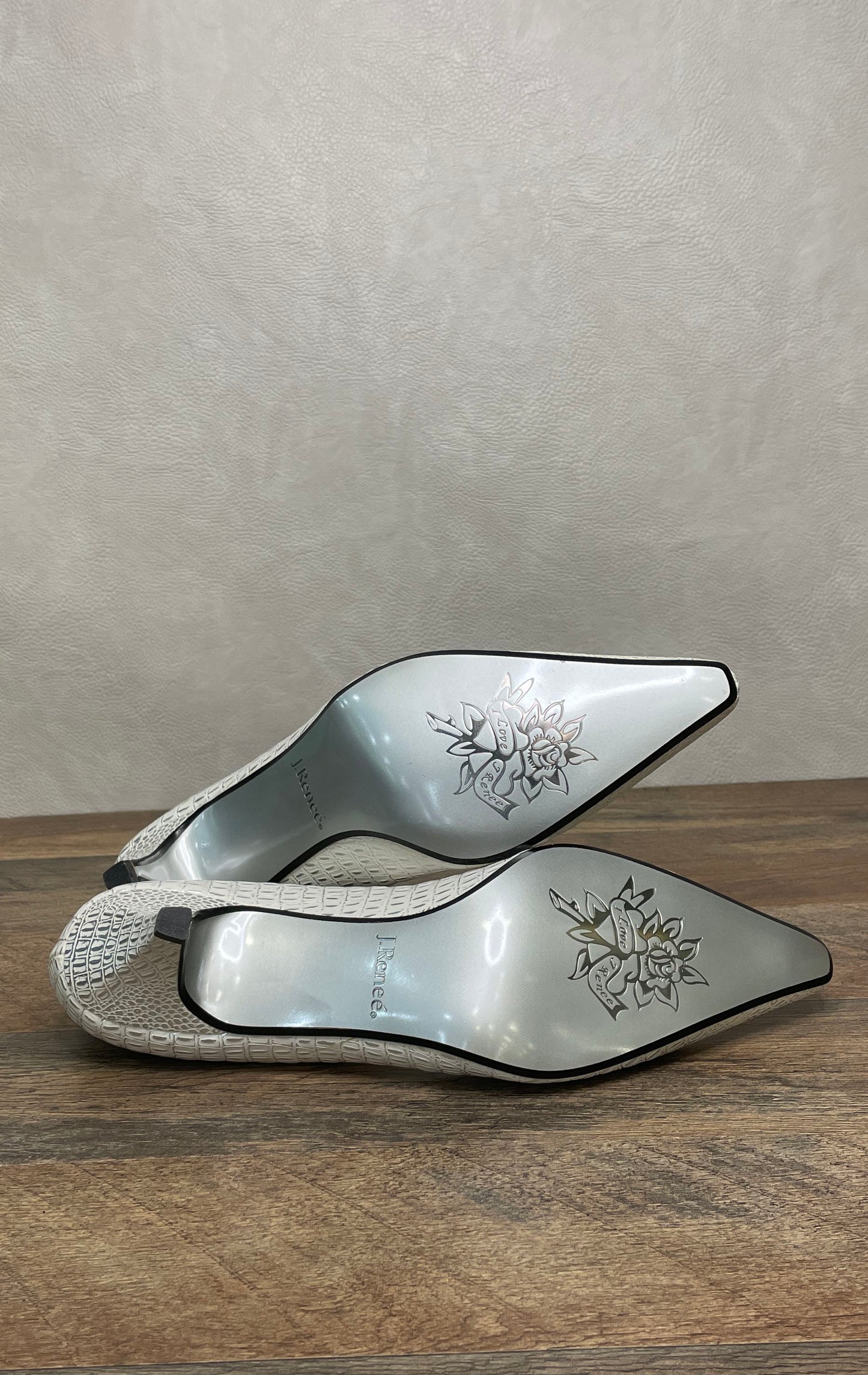 J. Renee Clair White Silver Reptile Embossed Pointed Toe Pumps Size 11M