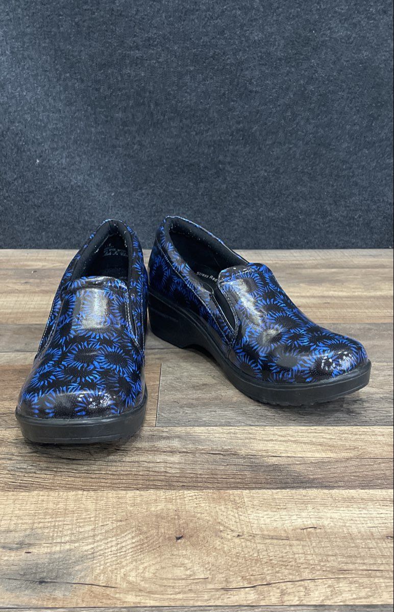 Easy Works by Easy Street Lyndee Black Blue Floral Slip Resistant Clogs Size 11