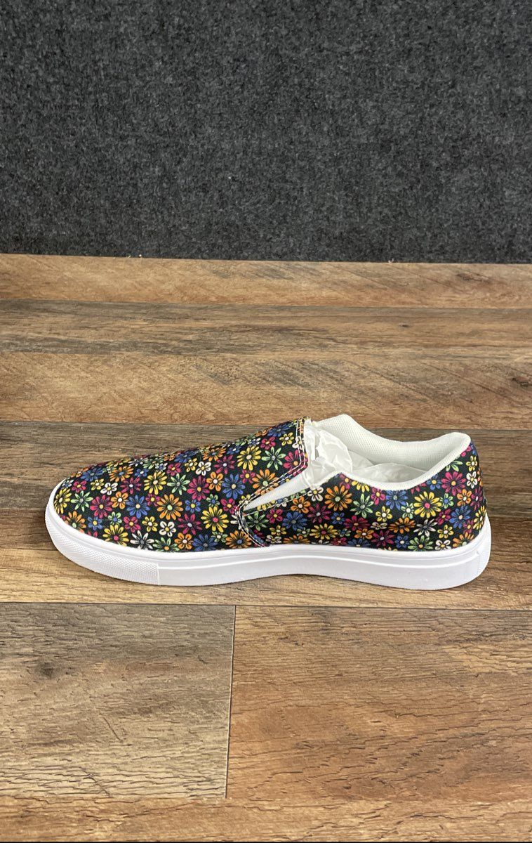 Farmhouse Is My Style Cabin Kicks Floral Daisy Slip-On Sneakers Women's Size 8