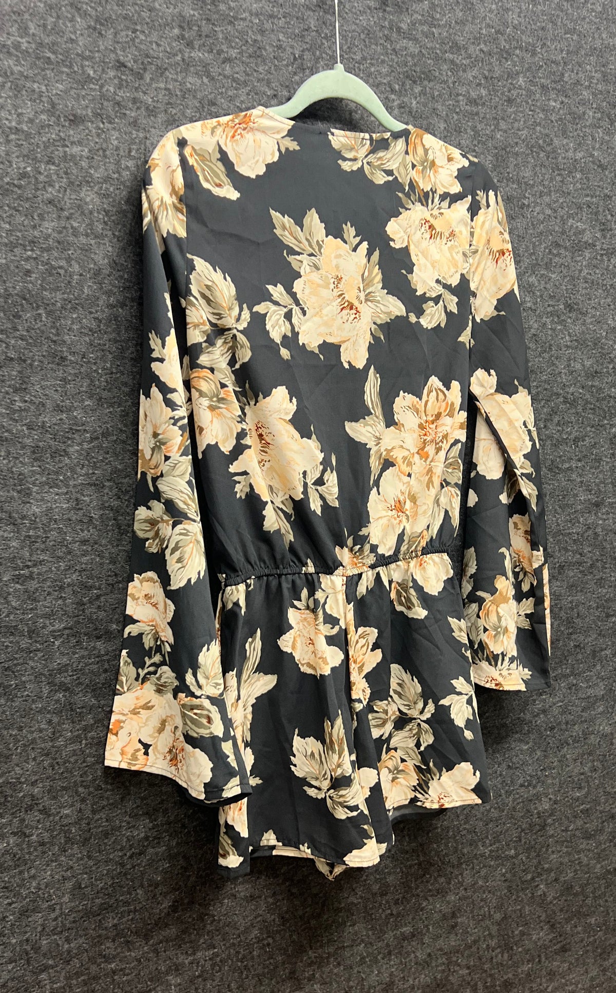 Lulus Women's Black Cream Floral V-Neck Long Sleeve Romper NWT Sz XS