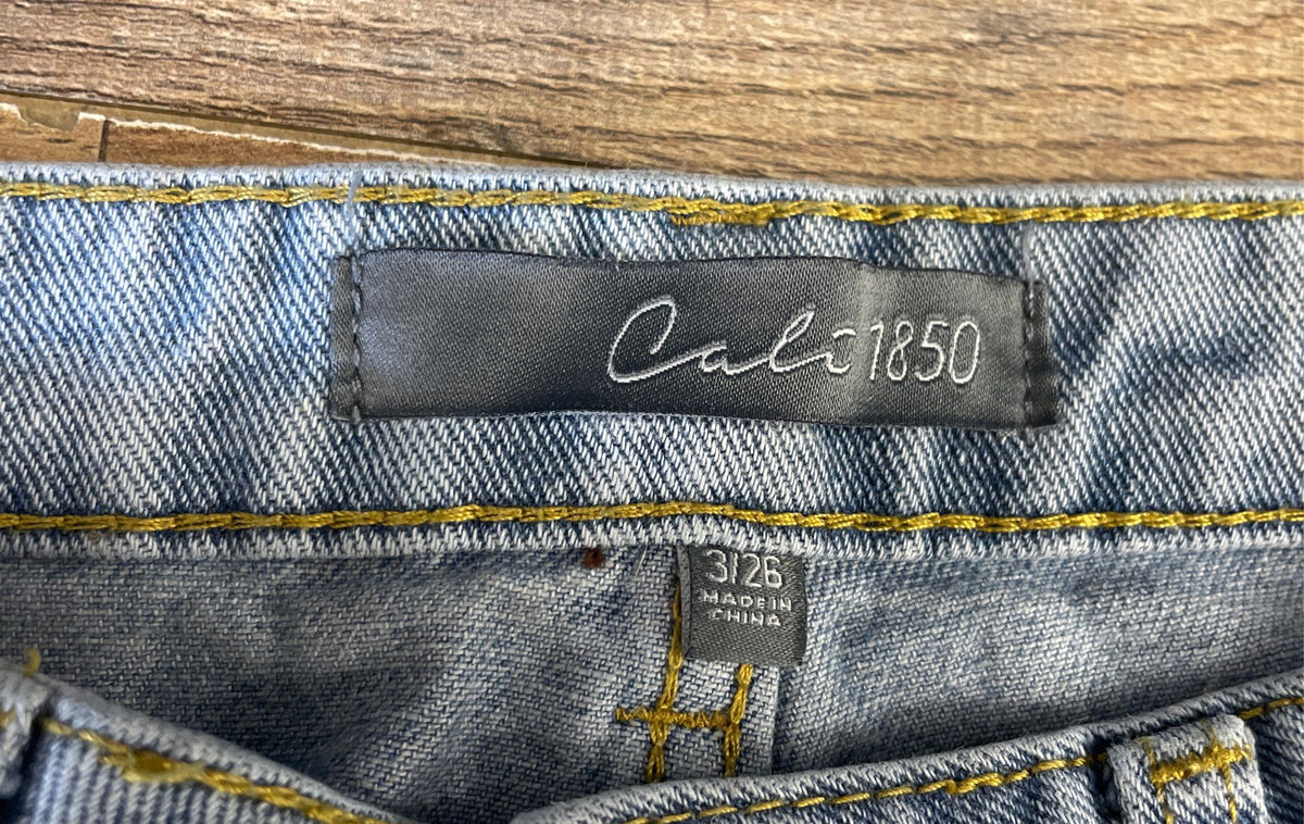 Cali 1850 Women's Light Wash Flower Embroidered Straight Leg Jeans Sz 3/26