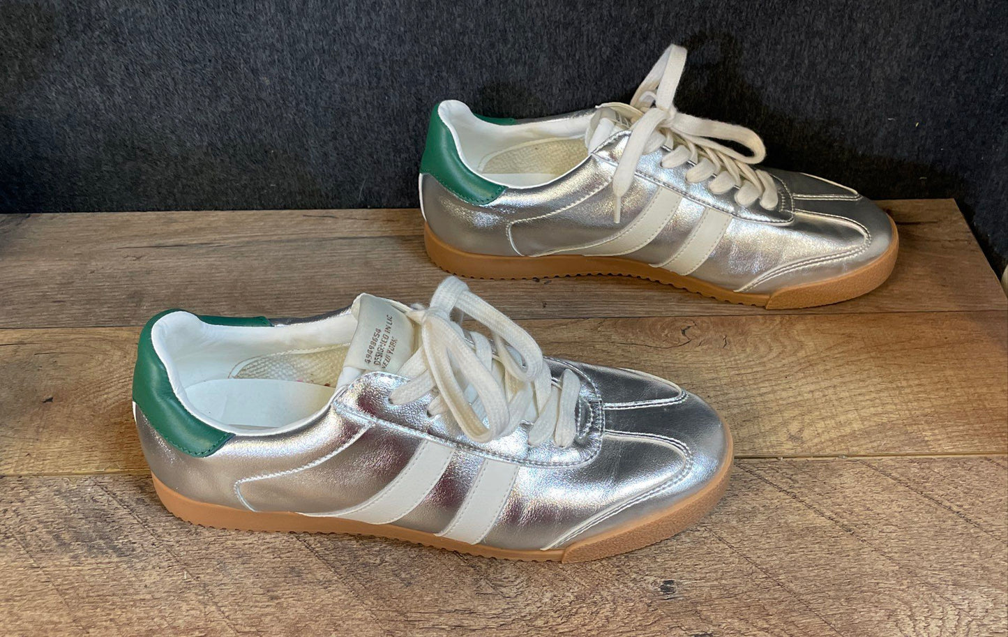 Steve Madden Metallic Silver Green White Low Top Soccer Sneakers Women's Size 10
