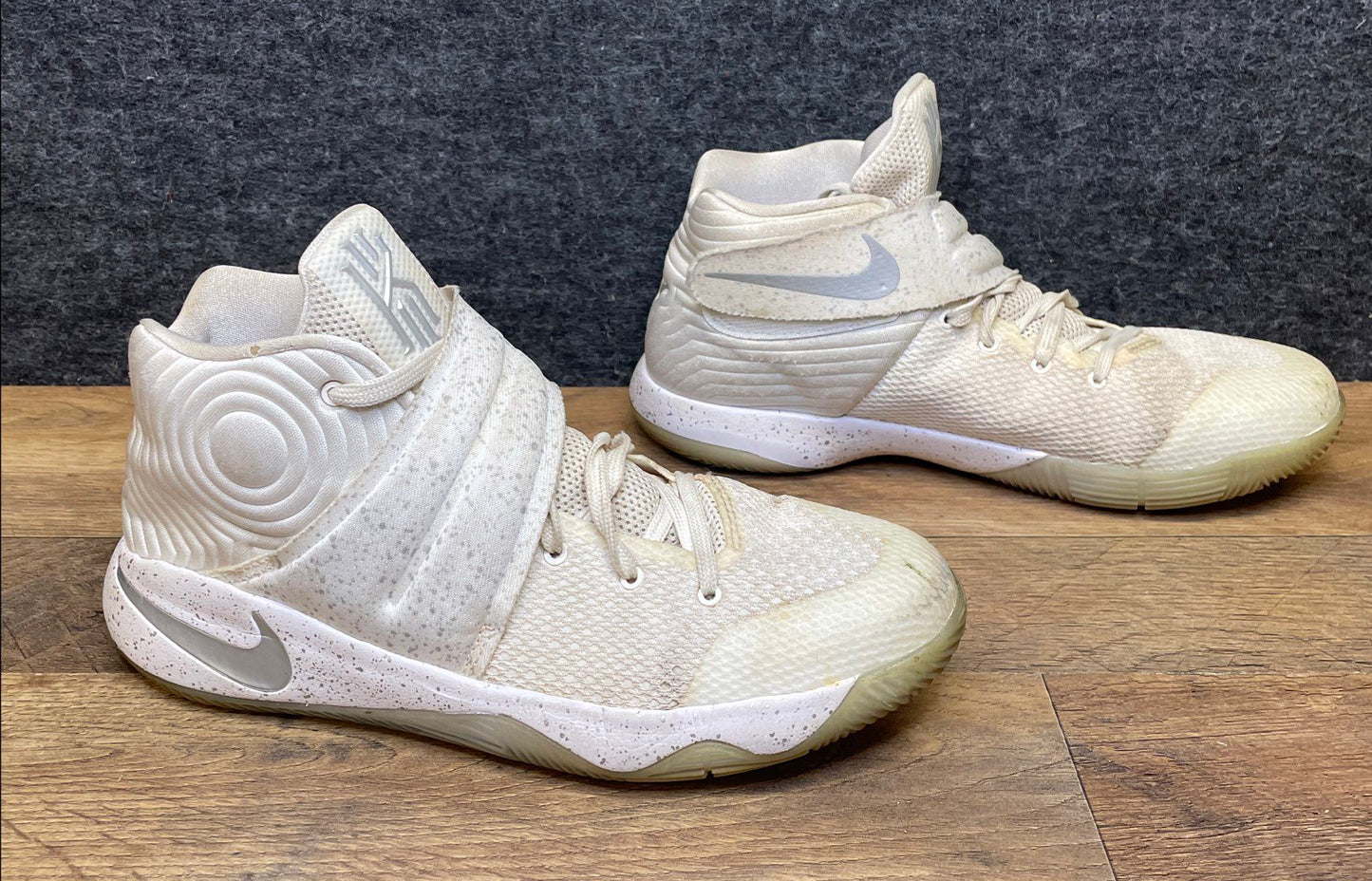Nike Kyrie 2 Light Bone Reflect Silver Basketball Shoes Kids Size 7Y