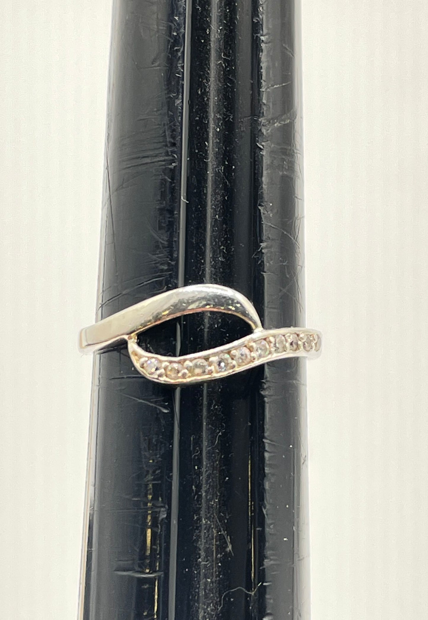 925 Sterling Silver Moissanite Accents Wavy Band Ring 1.7g