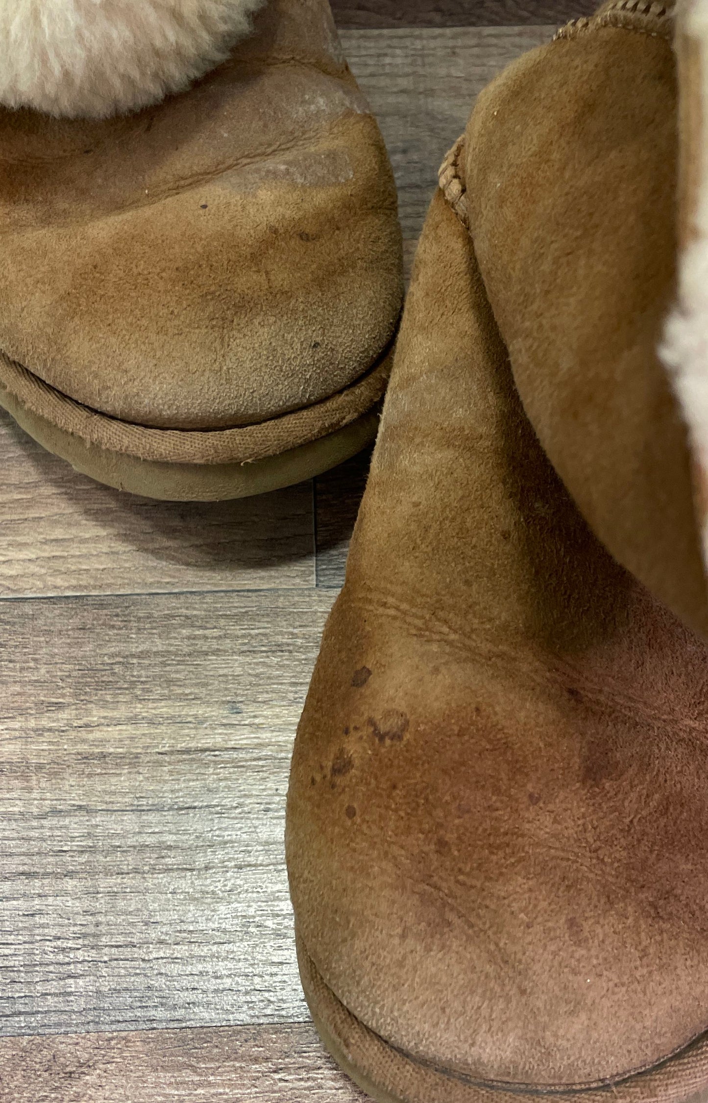 UGG Bailey Button 5803 Chestnut Sheepskin Suede Boots Women's Size 9