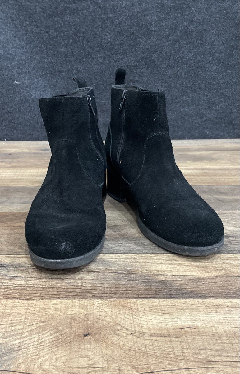 Clarks Collection Black Suede Cushion Soft Side Zip Ankle Boots Womens Size 8.5W