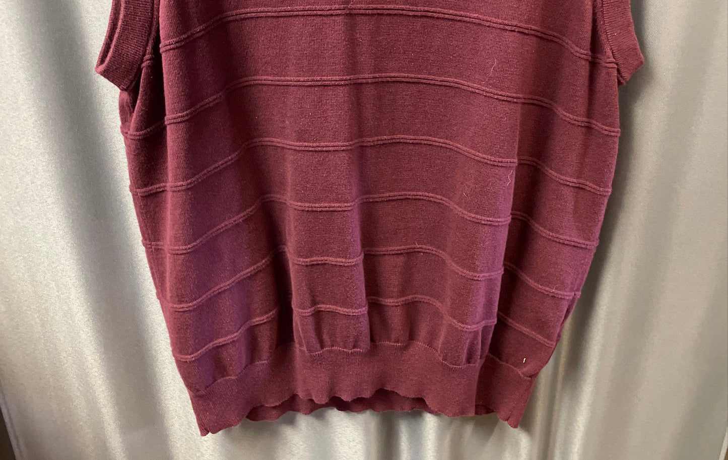 Chaps Men's V-Neck Sweater Vest Burgundy Textured Stripe Sz L