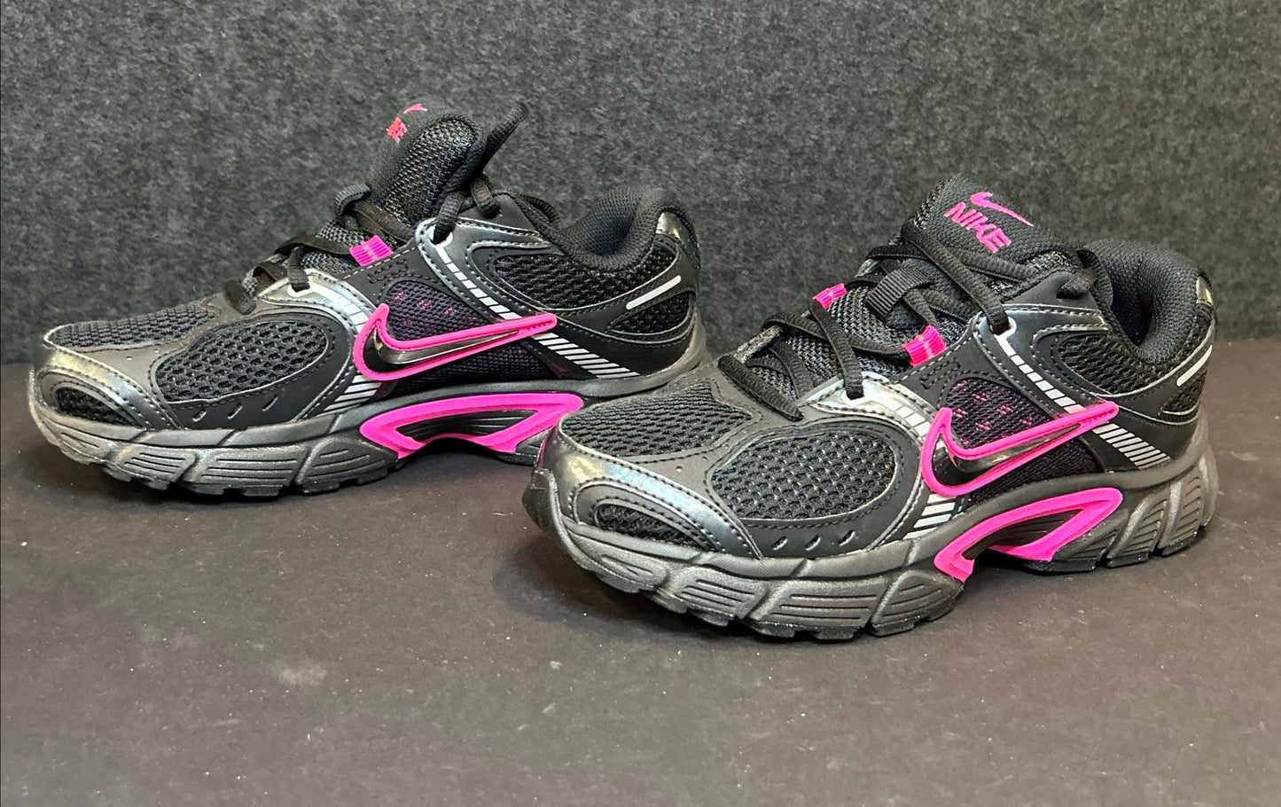 Nike Air Alvord 8 Black Vivid Pink Silver Running Shoes Women's Size 6.5