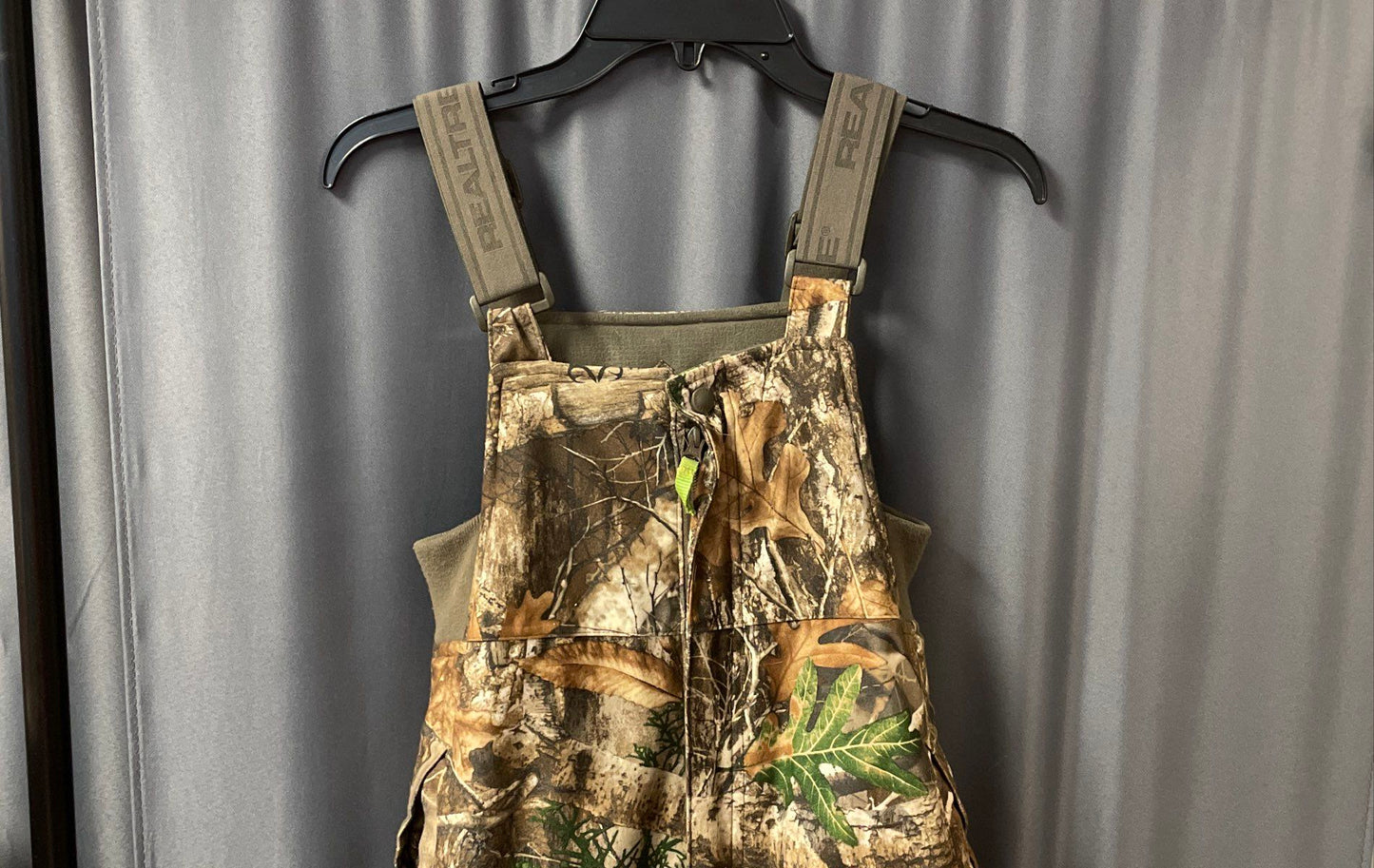 Realtree Youth Edge Camo Insulated Bib Overalls Cargo Pockets Zip Leg Sz L