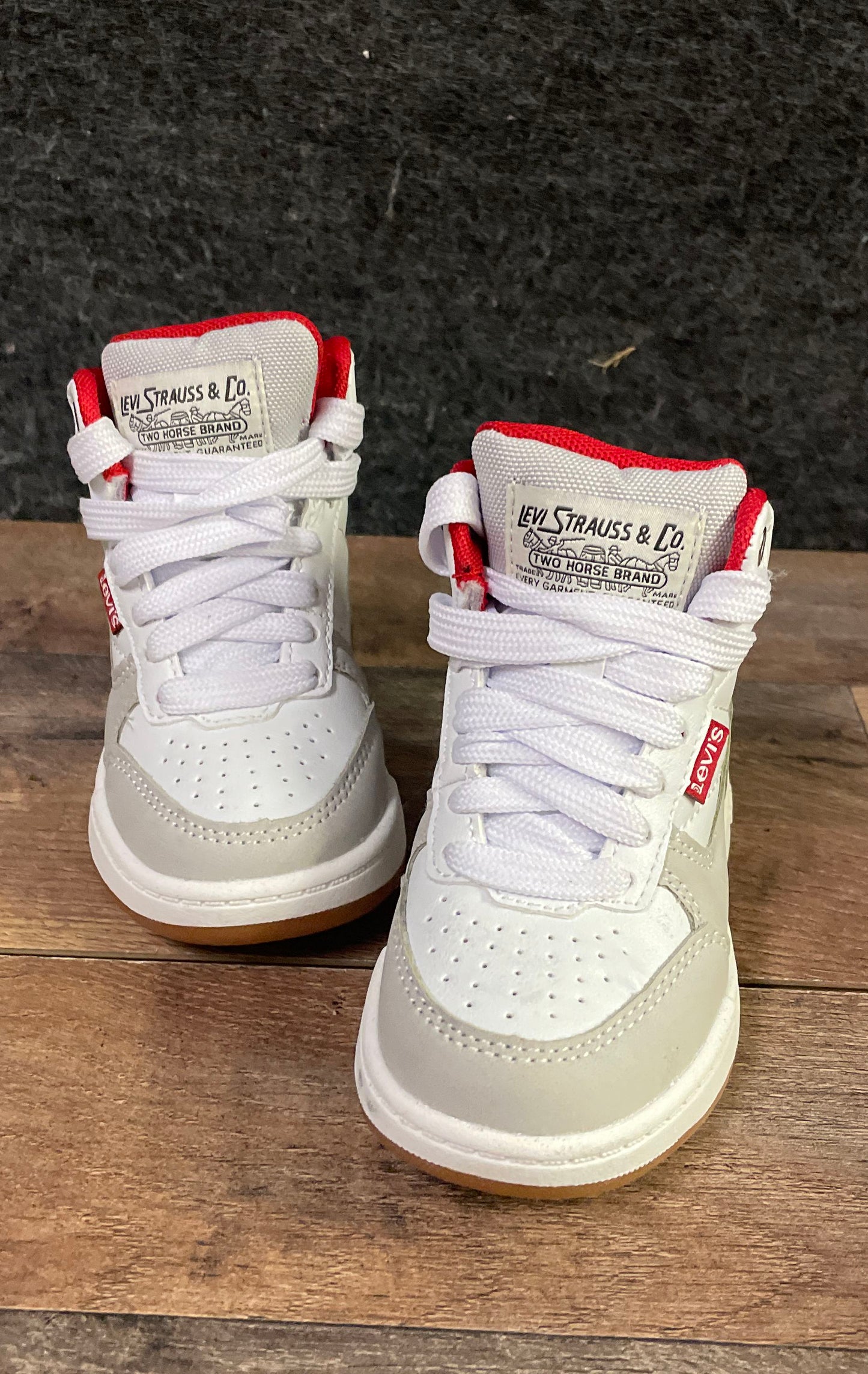 Levi's Youth White Grey Red High Top Court Sneakers Size 5M