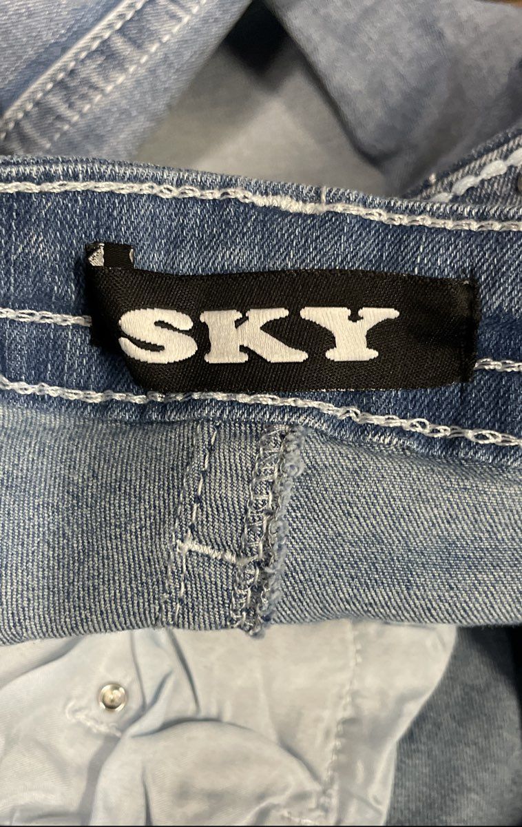 Sky Women's Super Soft Light Wash Bootcut Heart Wing Rhinestone Jeans 11/12 NWT