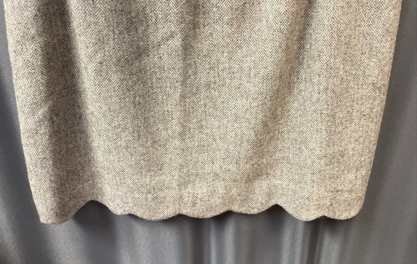 Talbots Women's Gray Wool Blend Herringbone Tweed Scalloped Hem Skirt Sz 10