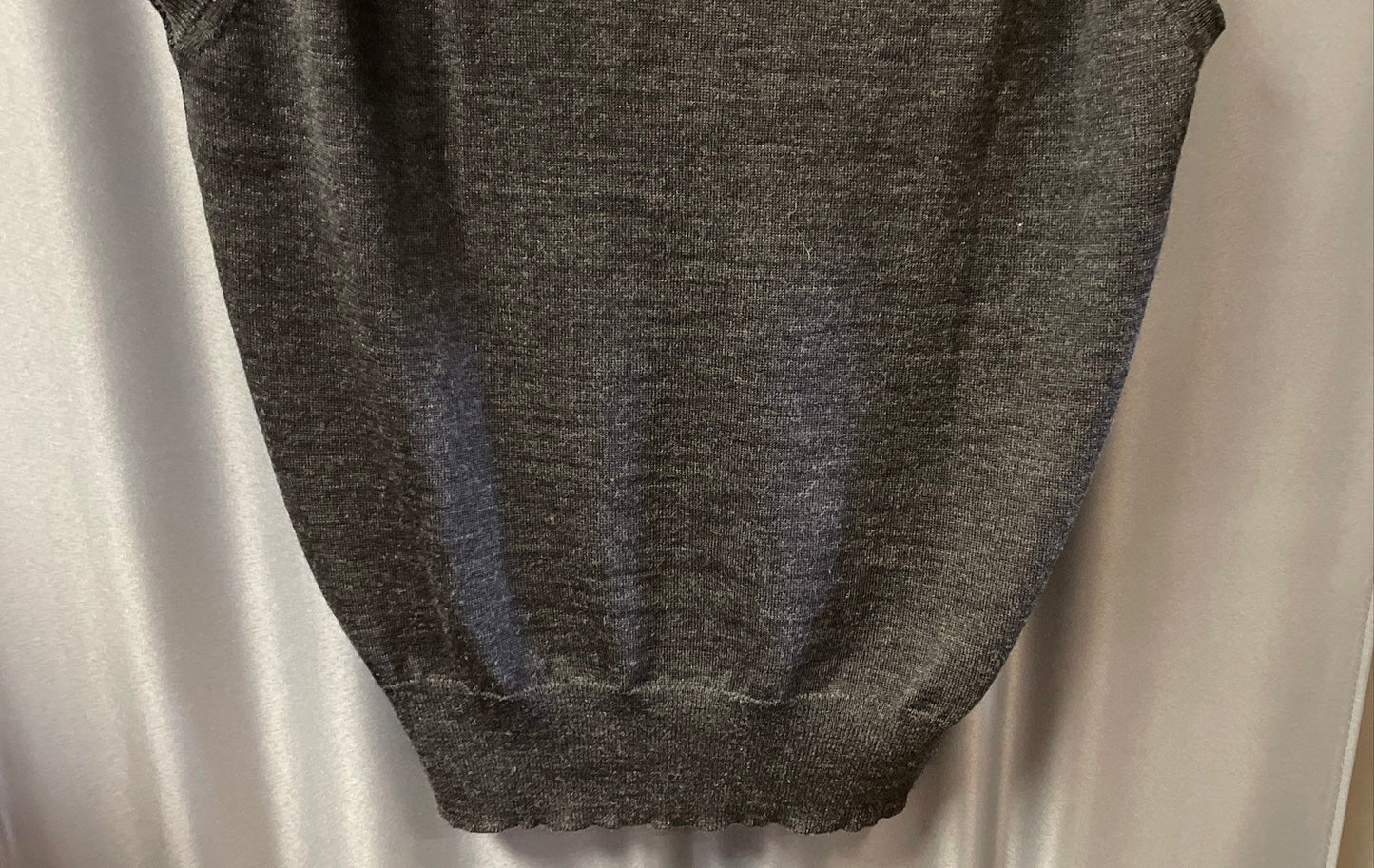 Sansabelt Sport Men's Gray 100% Wool Textured V-Neck Sweater Vest Sz L