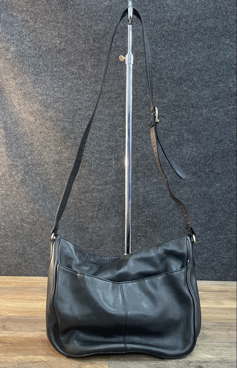 Vintage Etienne Aigner Black Leather Crossbody Shoulder Bag Gold Tone Hardware