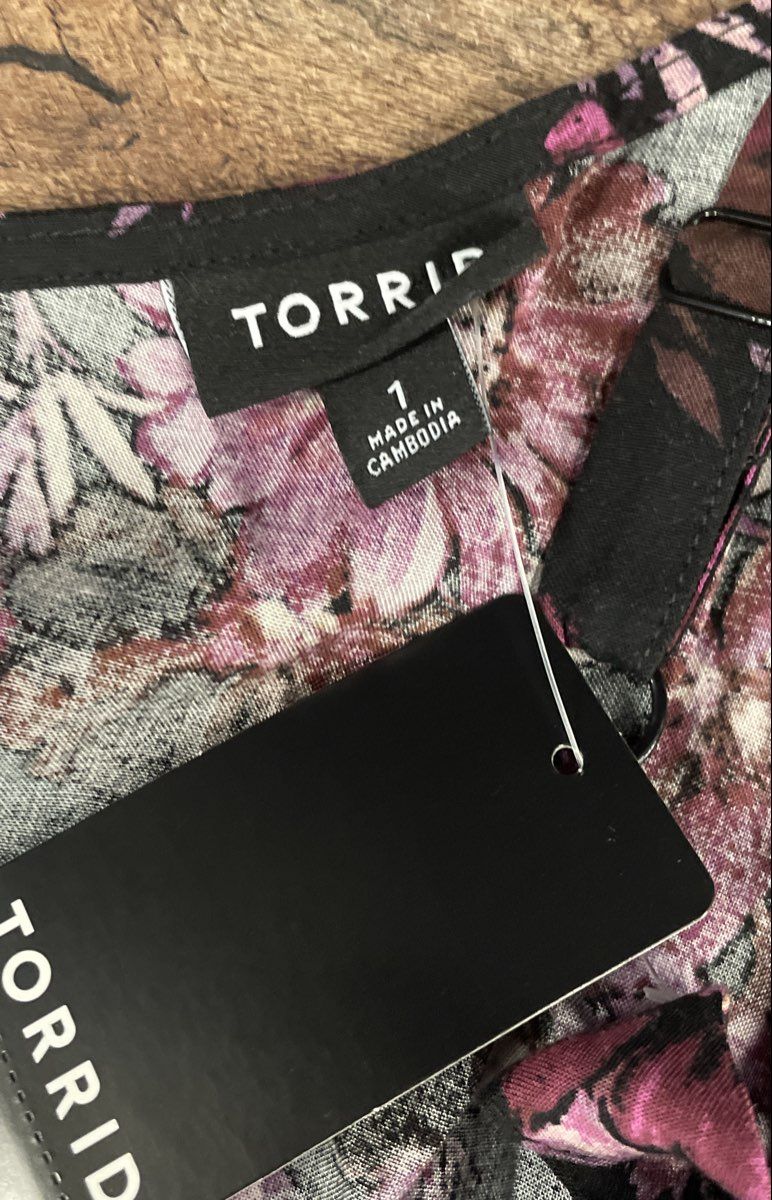 Torrid Women's Floral Cold Shoulder Blouse Black Pink V-Neck Sz 1 NWT