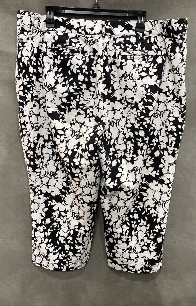 Croft & Barrow Women's Black White Floral Classic Fit Stretch Capri Pants Sz 18