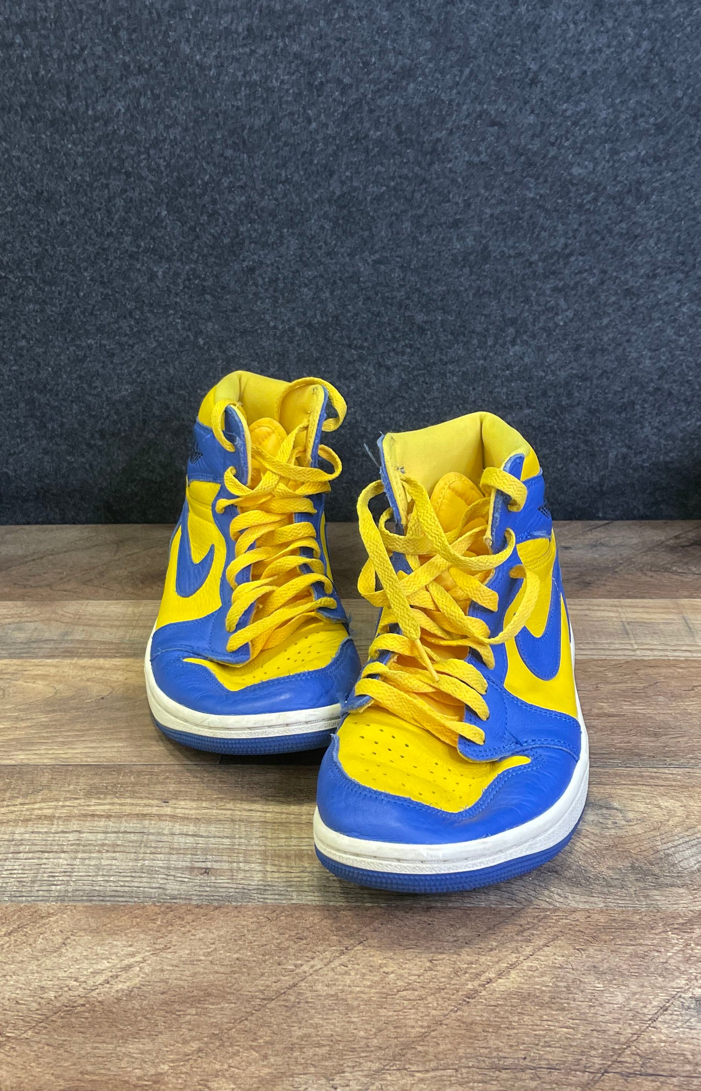 Nike Air Jordan 1 Retro High OG Reverse Laney Women's Size 8.5 COA