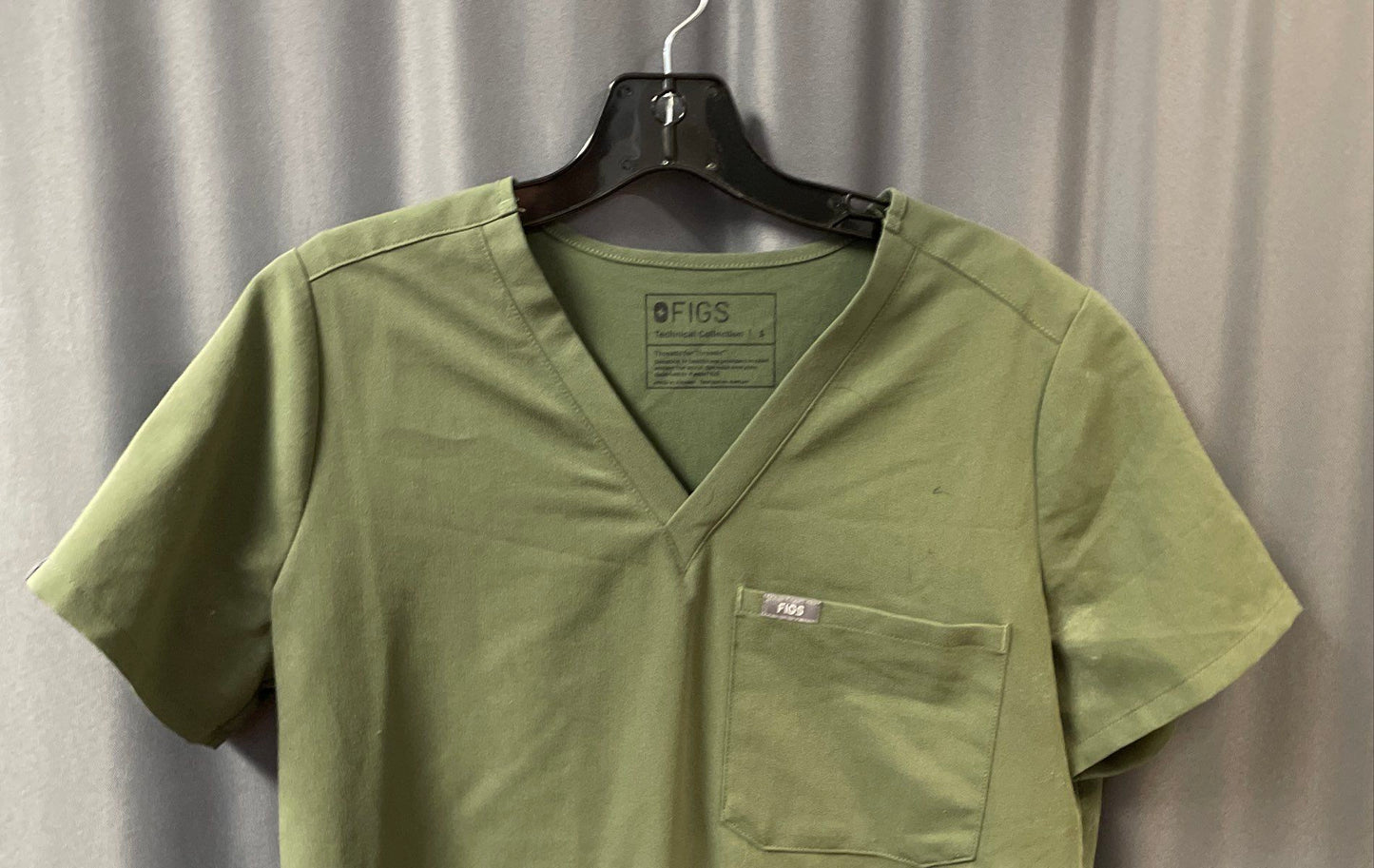 FIGS Women's Catarina V-Neck Scrub Top Green Technical Collection S