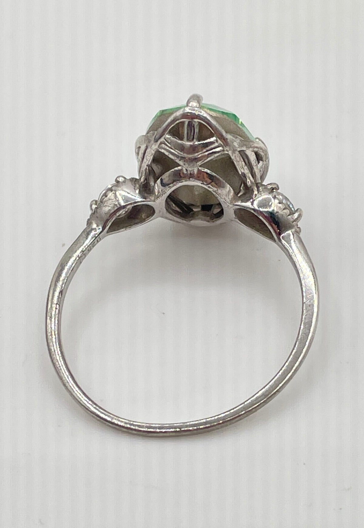 925 Sterling Silver Oval-Cut Green CZ W/ White Accent Stones Cocktail Ring 3.3g