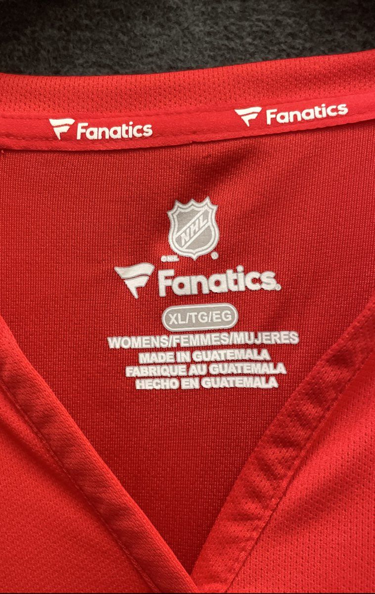 Fanatics NHL Women's Washington Capitals Red V-Neck Long Sleeve Jersey Shirt XL