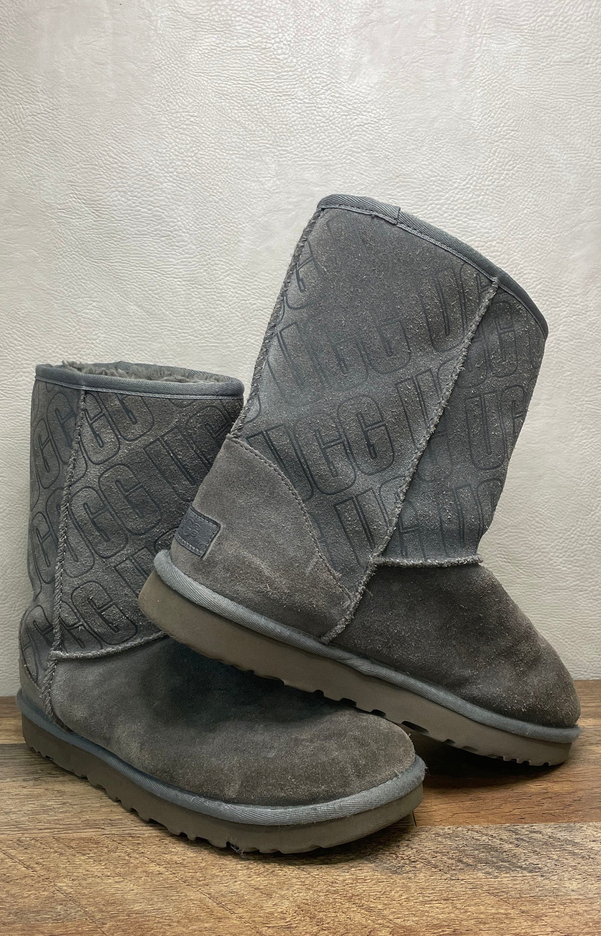 UGG Classic Short Logo Grey Suede Sheepskin Boots Women's Size 8