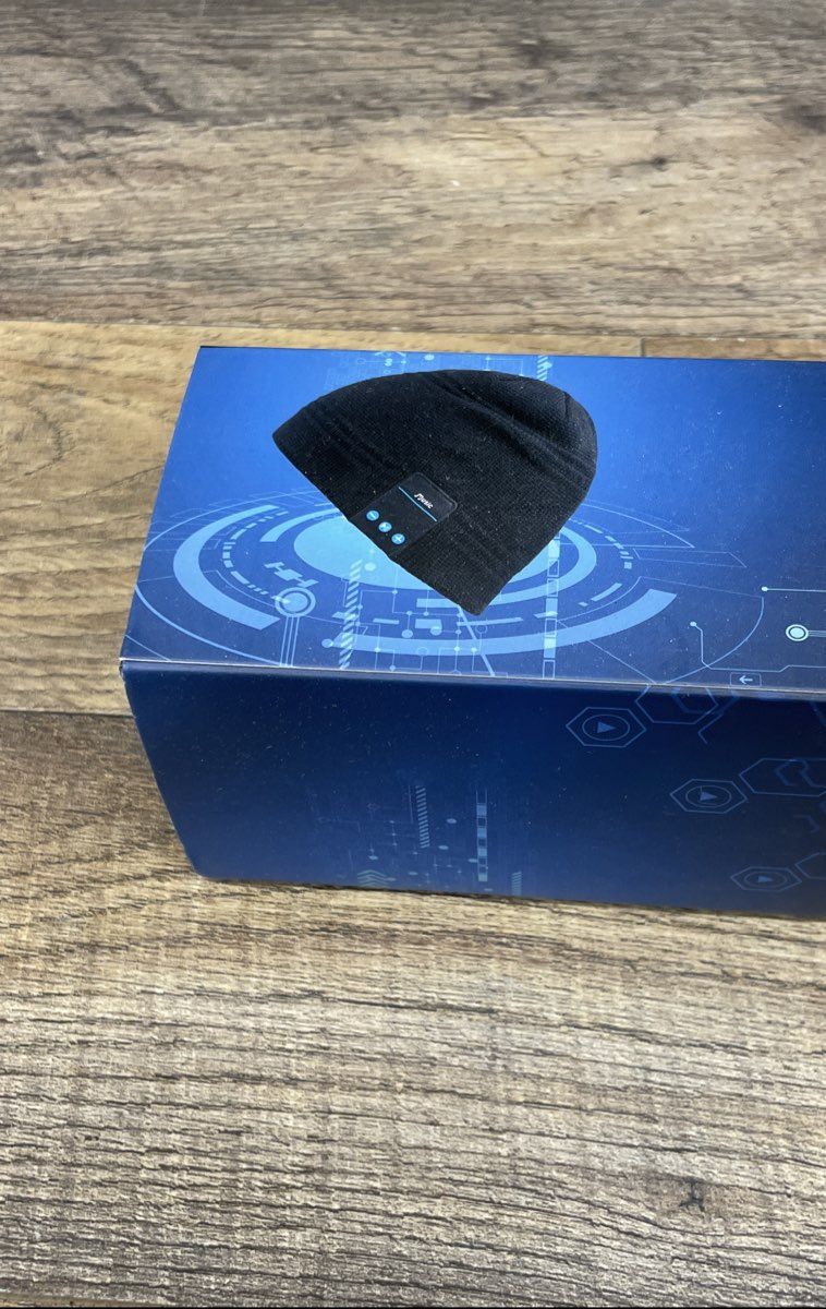 Rotibox Bluetooth Beanie Hat Wireless Headphones Cap Built-in Mic & Speakers