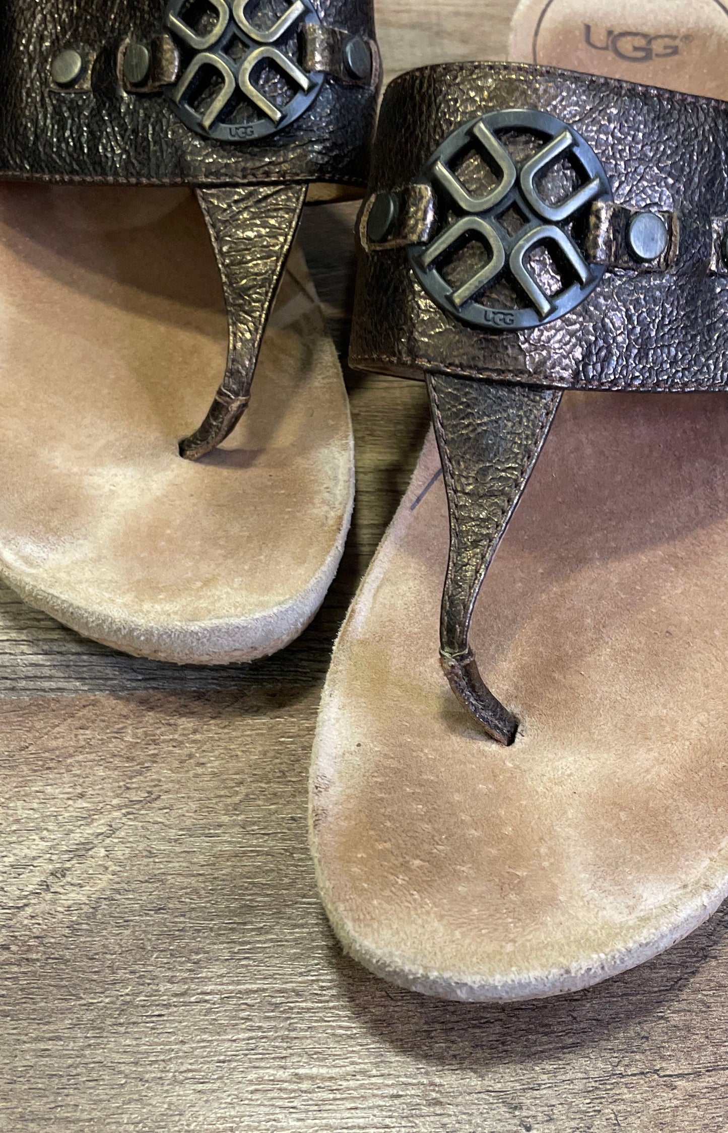 UGG Tawnie Bronze Metallic Leather Cork Wedge Thong Sandals Women's Size 8.5