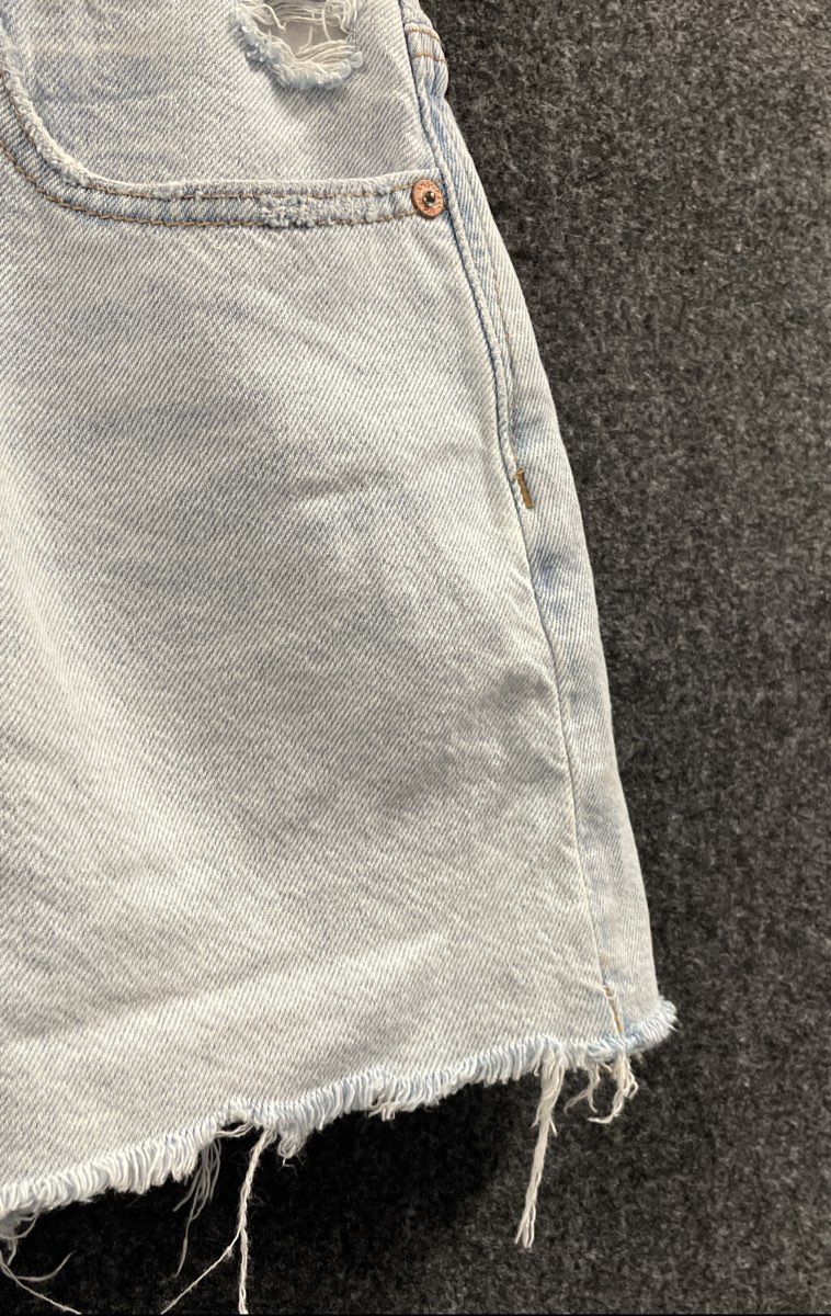 American Eagle Women's Light Wash Distressed High Waisted Denim Shorts Sz 2 NWT
