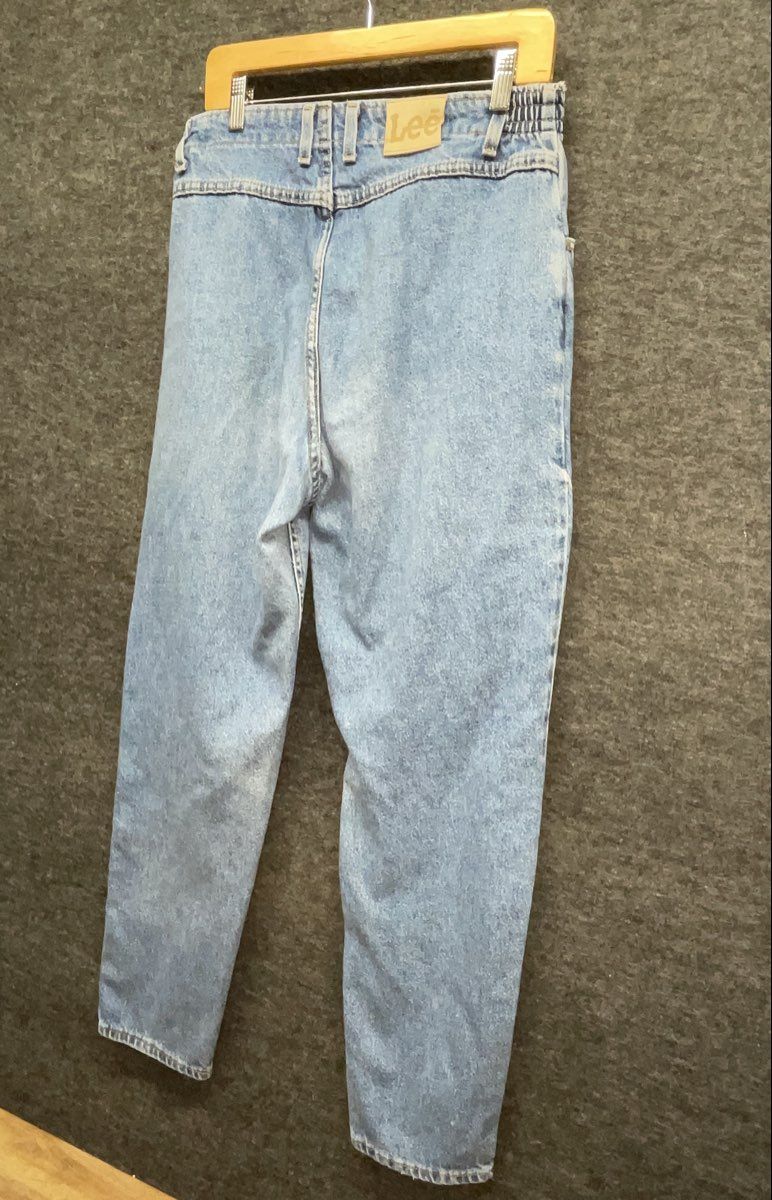 Vintage 90s Lee Women's Light Wash High Rise Elastic Waist Tapered Jeans