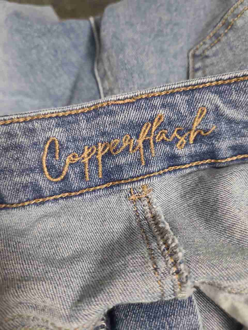 Copperflash Women's Light Wash High Rise Flare Jeans Frayed Seam Detail Sz 6
