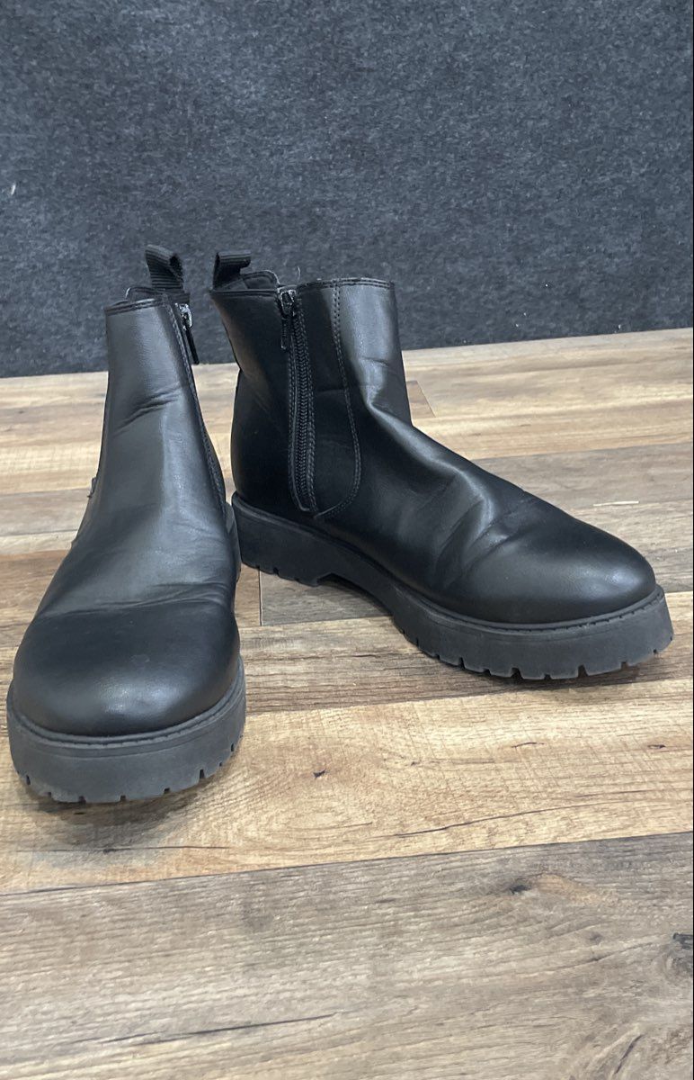 Wonder Nation Black Faux Leather Lug Sole Side Zip Chelsea Ankle Boots Size 6