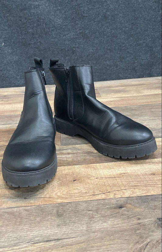 Wonder Nation Black Faux Leather Lug Sole Side Zip Chelsea Ankle Boots Size 6