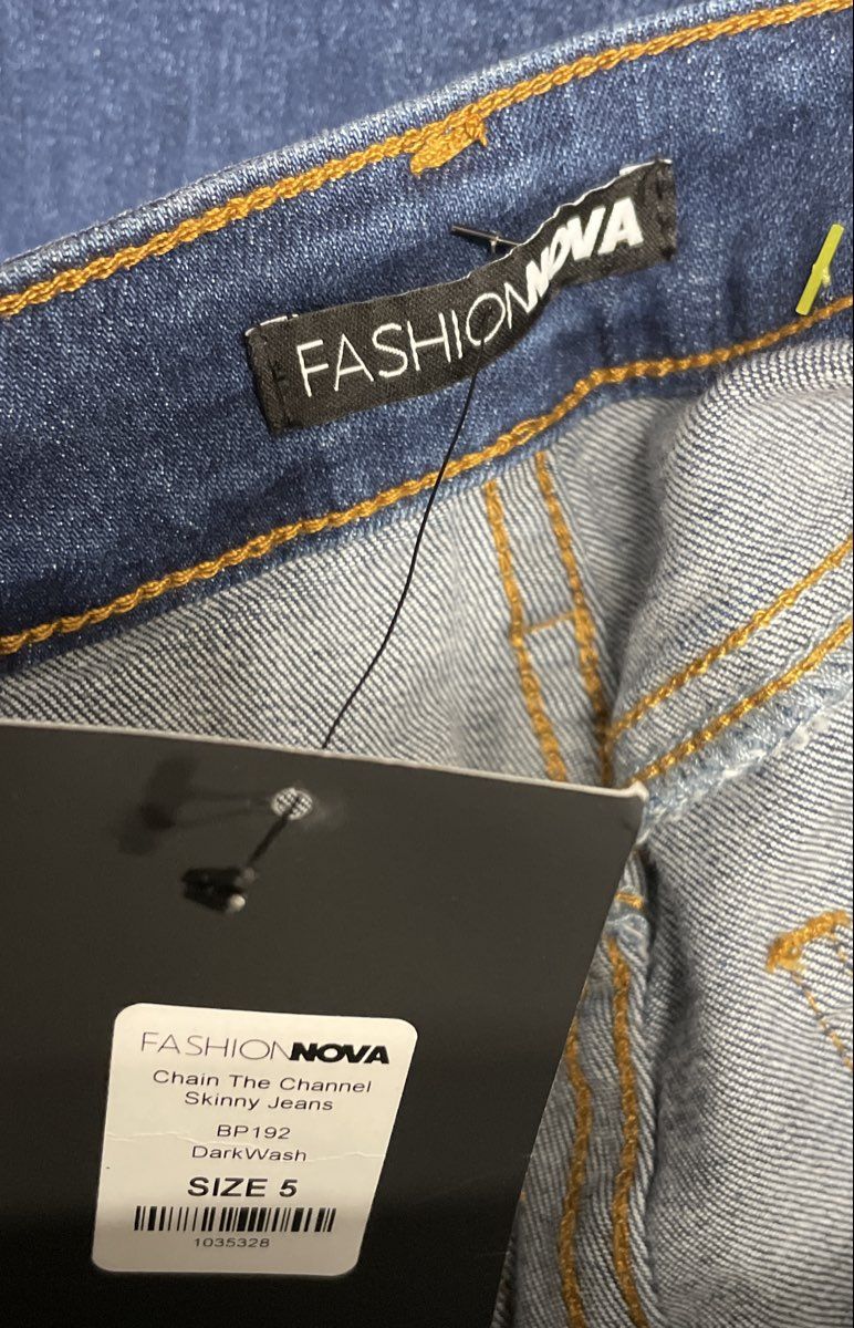 Fashion Nova Women's Chain The Channel Skinny Jeans Distressed High Rise 5 NWT