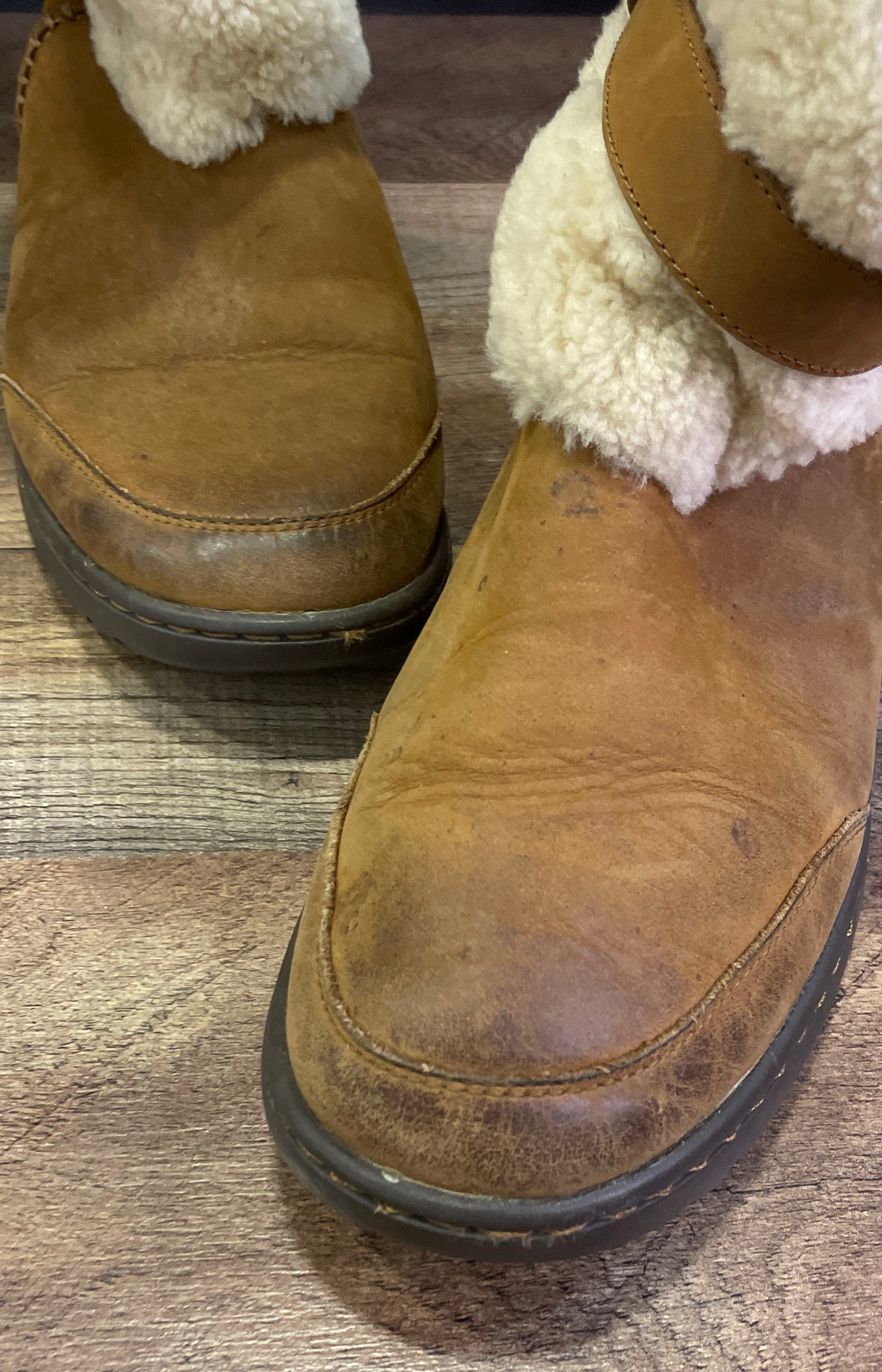 UGG Seldon Waterproof Chestnut Brown Leather Fur Lined Boots Women's Size 9