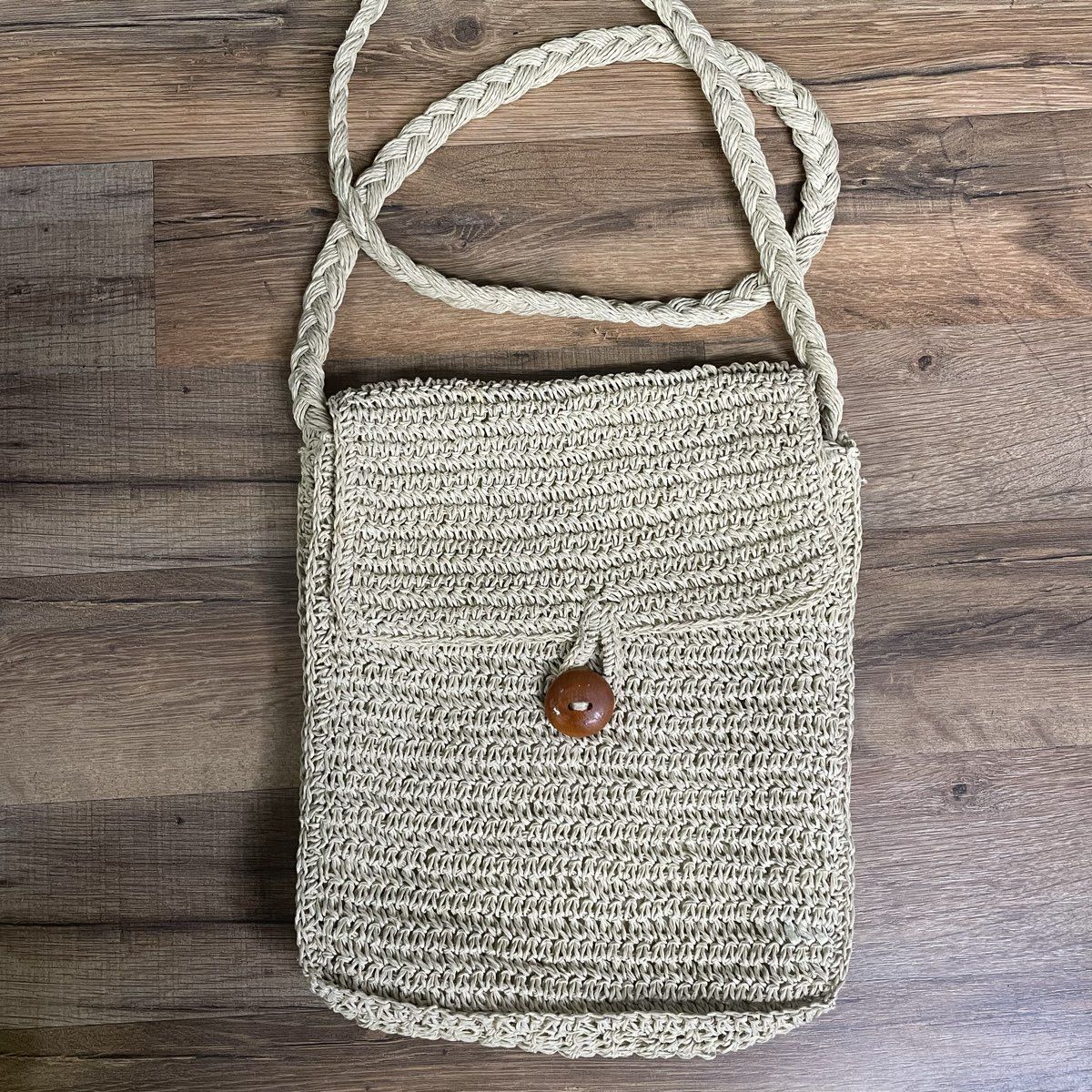 Vintage G.H. Bass & Co Beige Woven Straw Crochet Crossbody Bag Button Closure