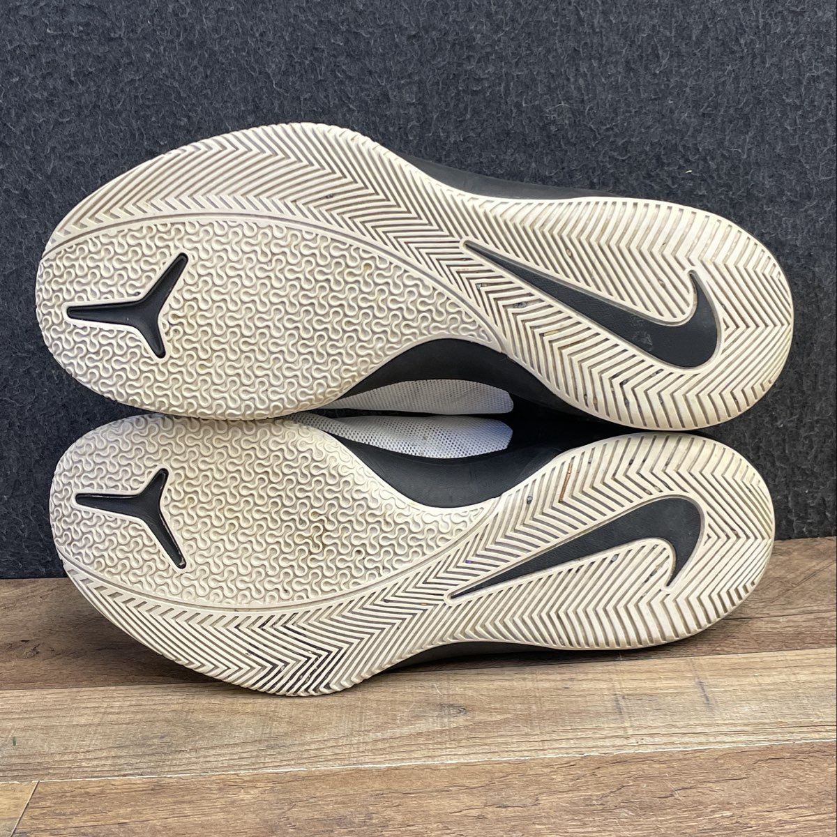 Nike Air Versitile II White Black Anthracite Basketball Shoes Size 11.5
