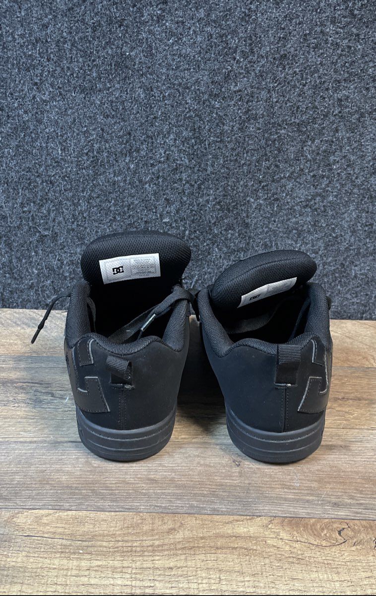 DC Shoes Youth Court Graffik Triple Black Skate Shoes Size 7
