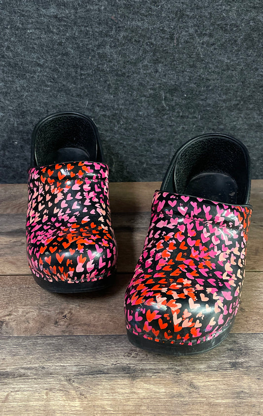 Dansko Professional Black Pink Red Hearts Patent Leather Clogs Size 40