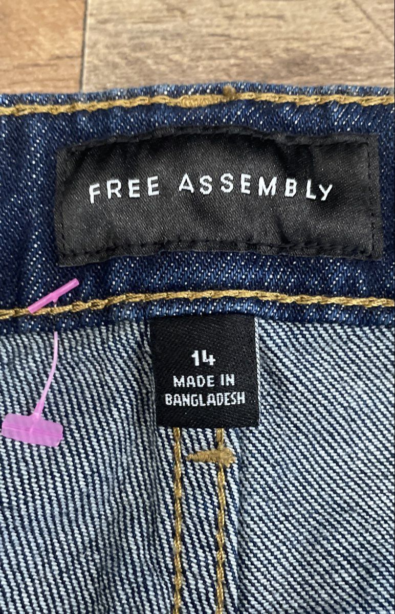 Free Assembly Women's Dark Indigo Mid Rise Wide Leg Released Hem Jeans NWT Sz 14