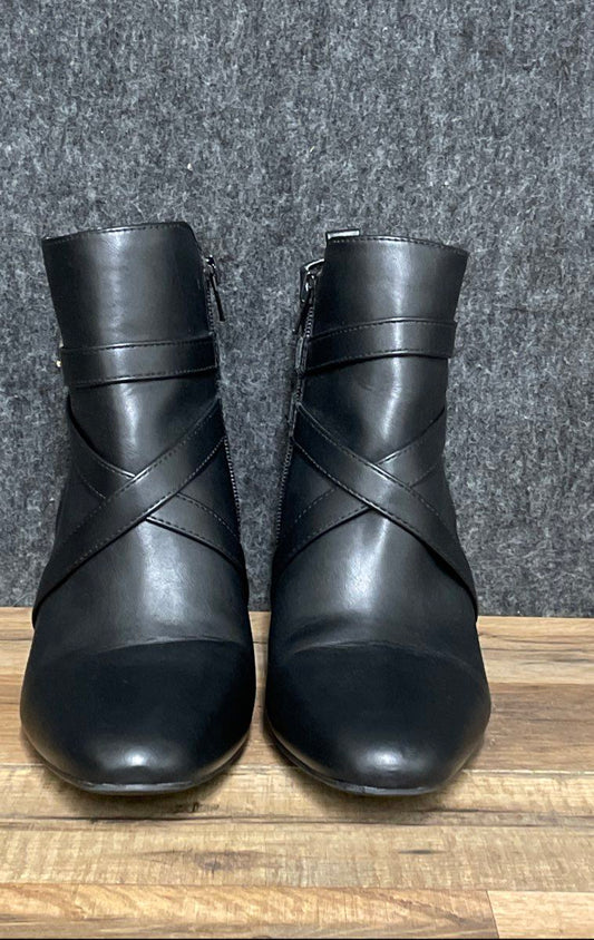 Kelly & Katie Flomis Black Strappy Buckle Ankle Boots Size 8M