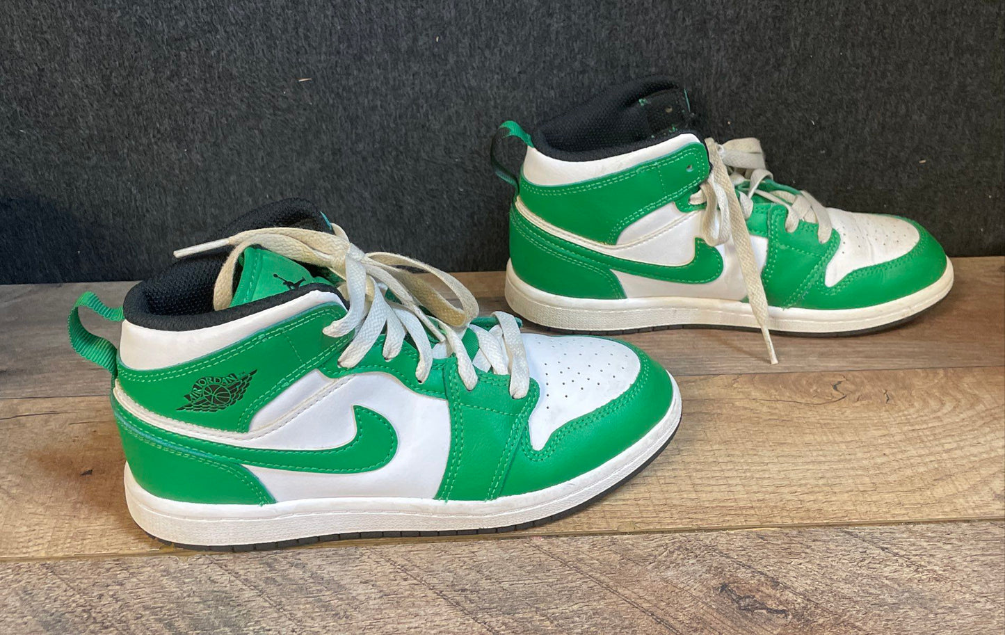Nike Air Jordan 1 Mid Green White Kids Sneakers Size 2Y