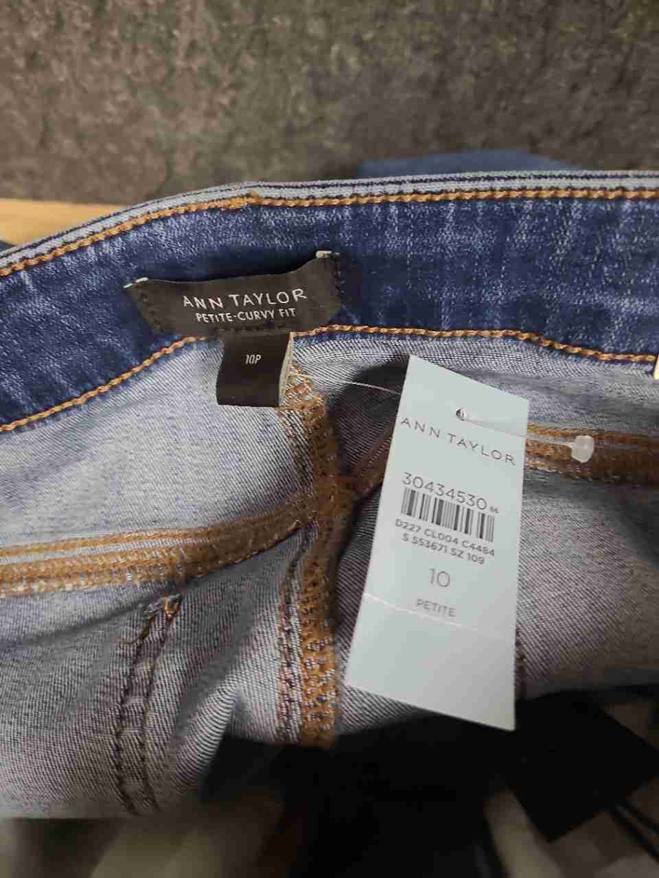 Ann Taylor Women's Blue The Skinny In Curvy Mid Rise Raw Hem Jeans NWT Sz 10P
