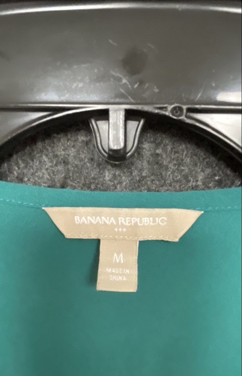Banana Republic Women's Teal Pleated Front Button Up Long Sleeve Blouse Size M
