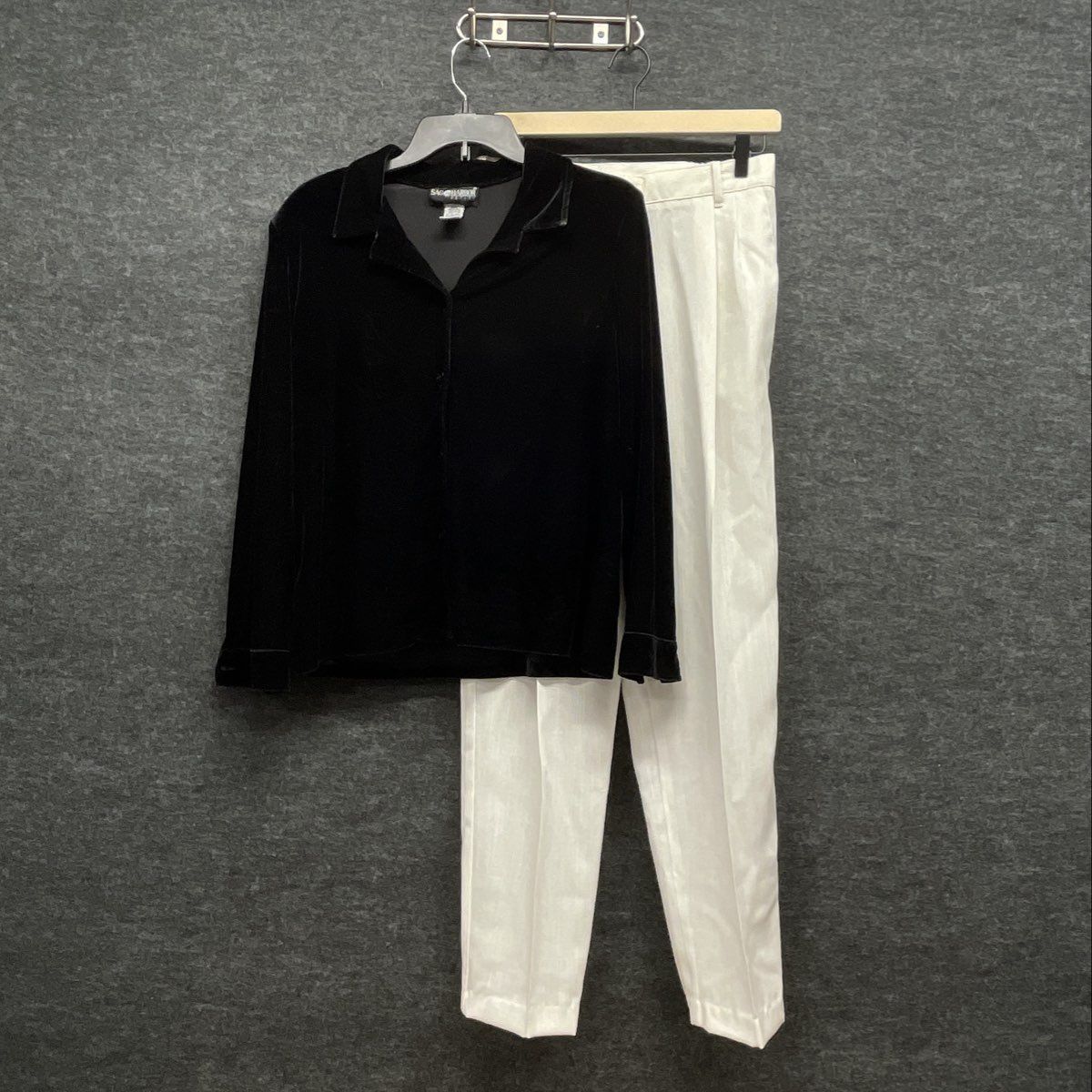 Vintage 90s Sag Harbor Petite Black Velvet Top White Pants Set Sz PM