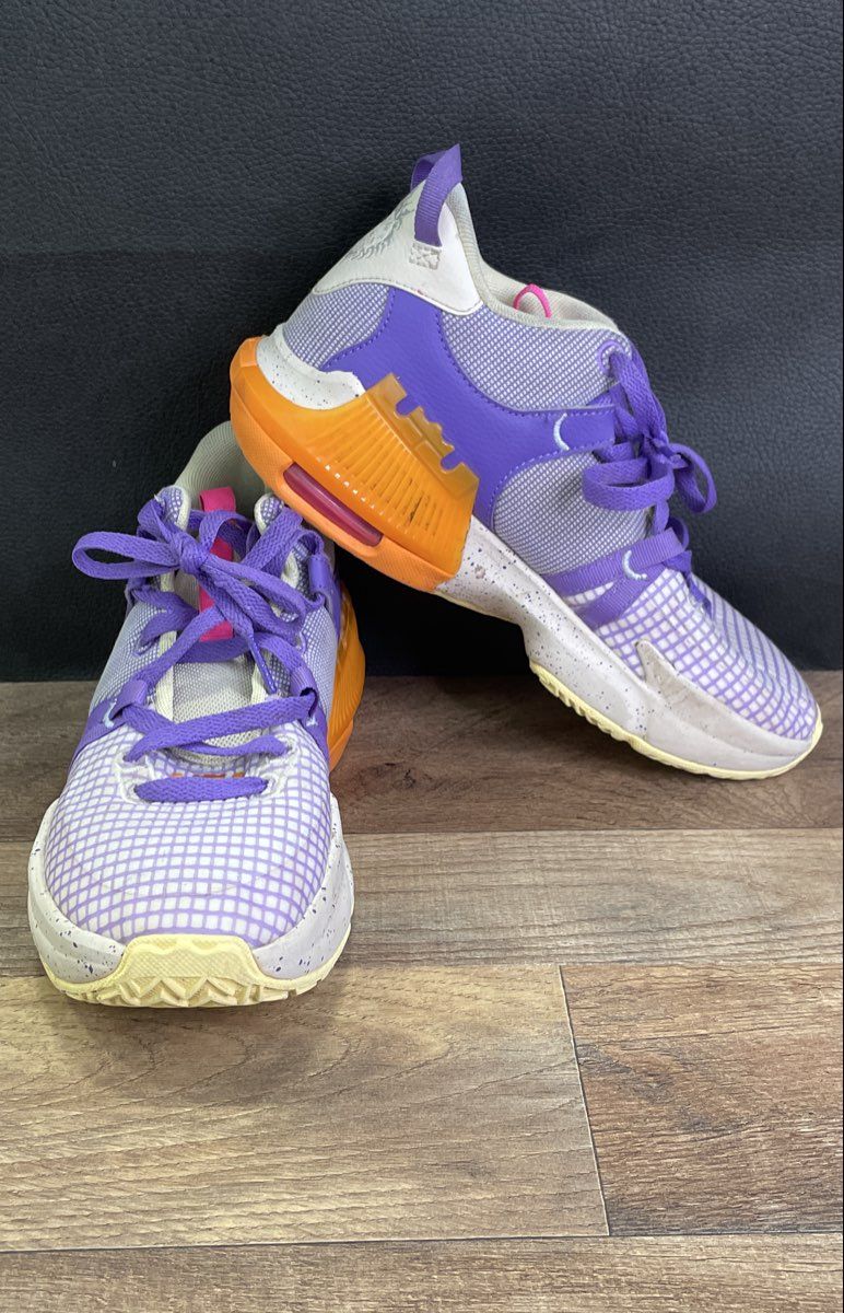 Nike LeBron Witness 7 GS White Court Purple Laser Orange Shoes 6.5Y