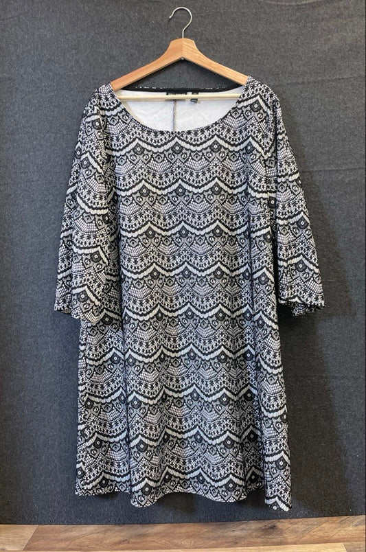 Nina Leonard Women's Black & White Lace Print Scalloped Dress Sz 2X