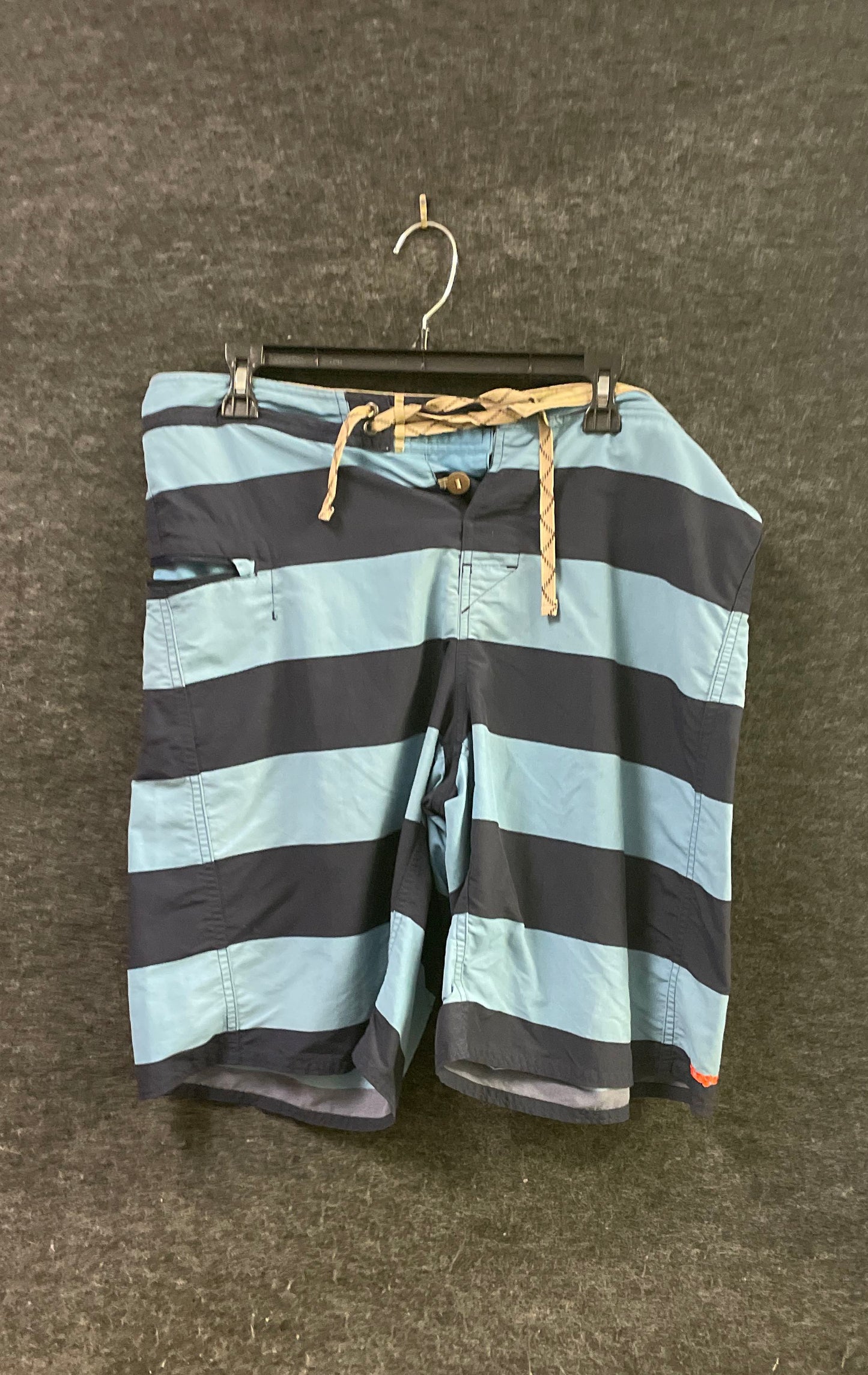 Patagonia Men's Striped Board Shorts Navy Blue Drawstring Zip Pocket Sz 34