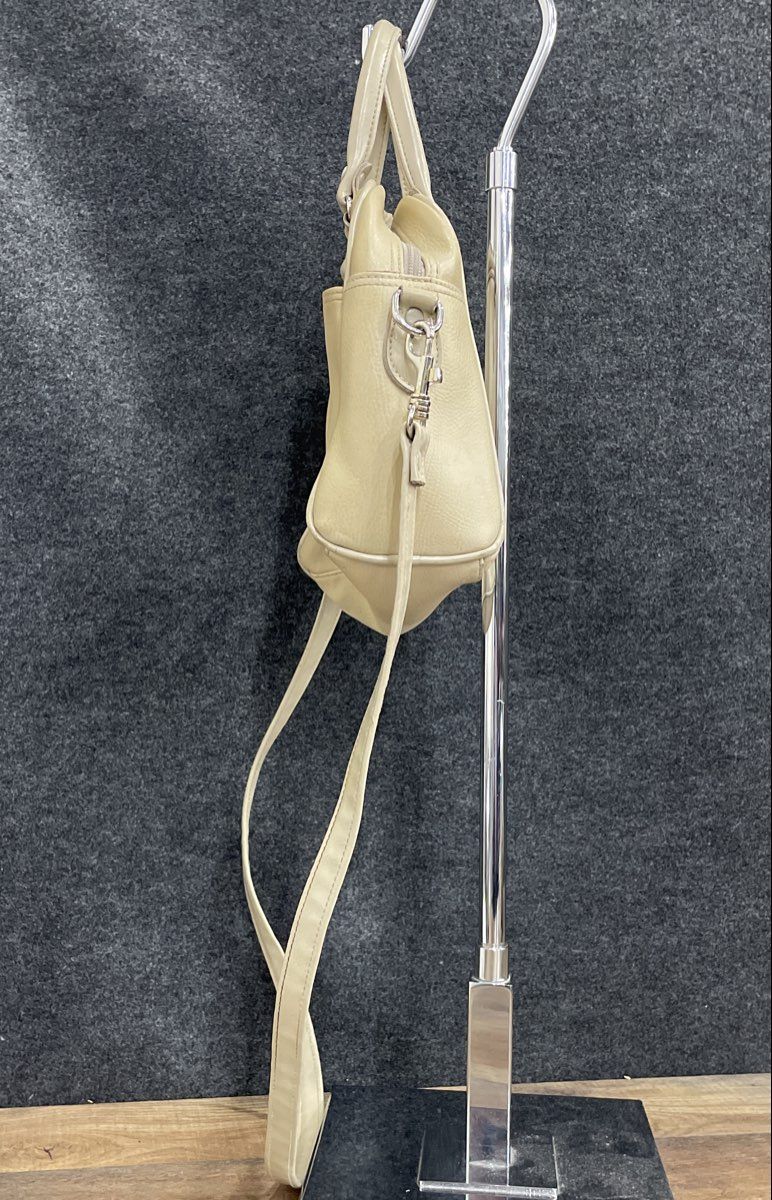 Vintage Liz Claiborne Cream Pebbled Leather Satchel Crossbody Bag Silver Tone