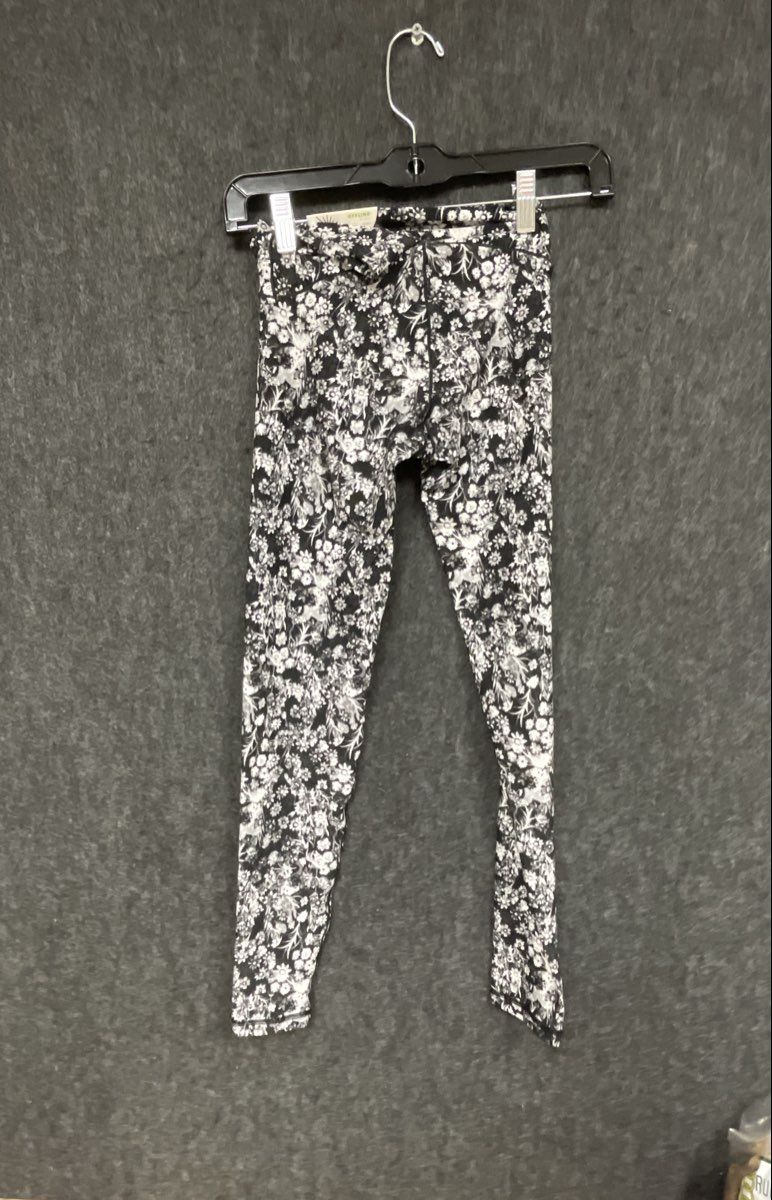 OFFLINE by Aerie Women's Black White Floral Hi-Rise Leggings Sz XS NWT