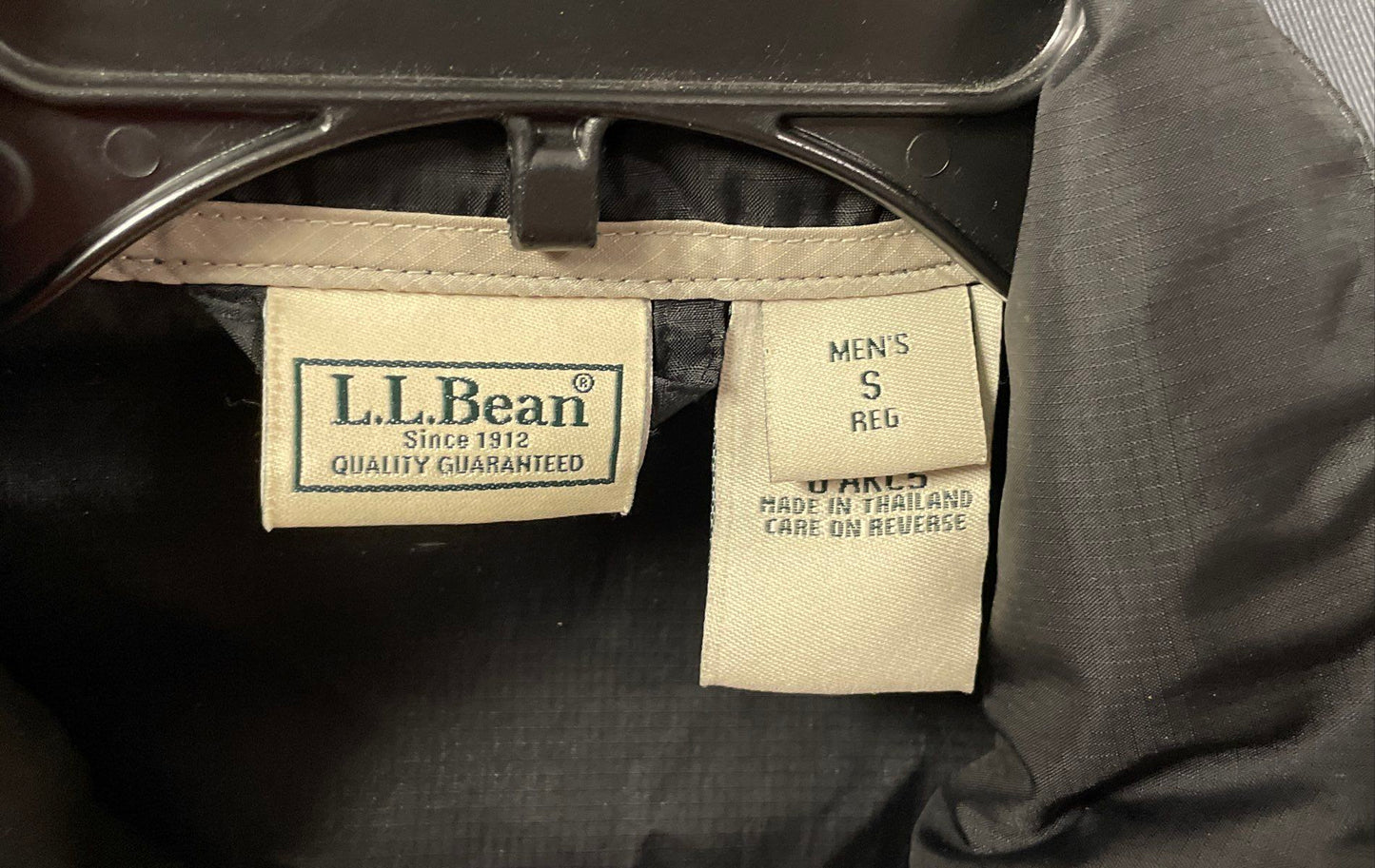L.L. Bean Men's Black Stowaway Windbreaker Jacket Full Zip Packable Nylon Sz S